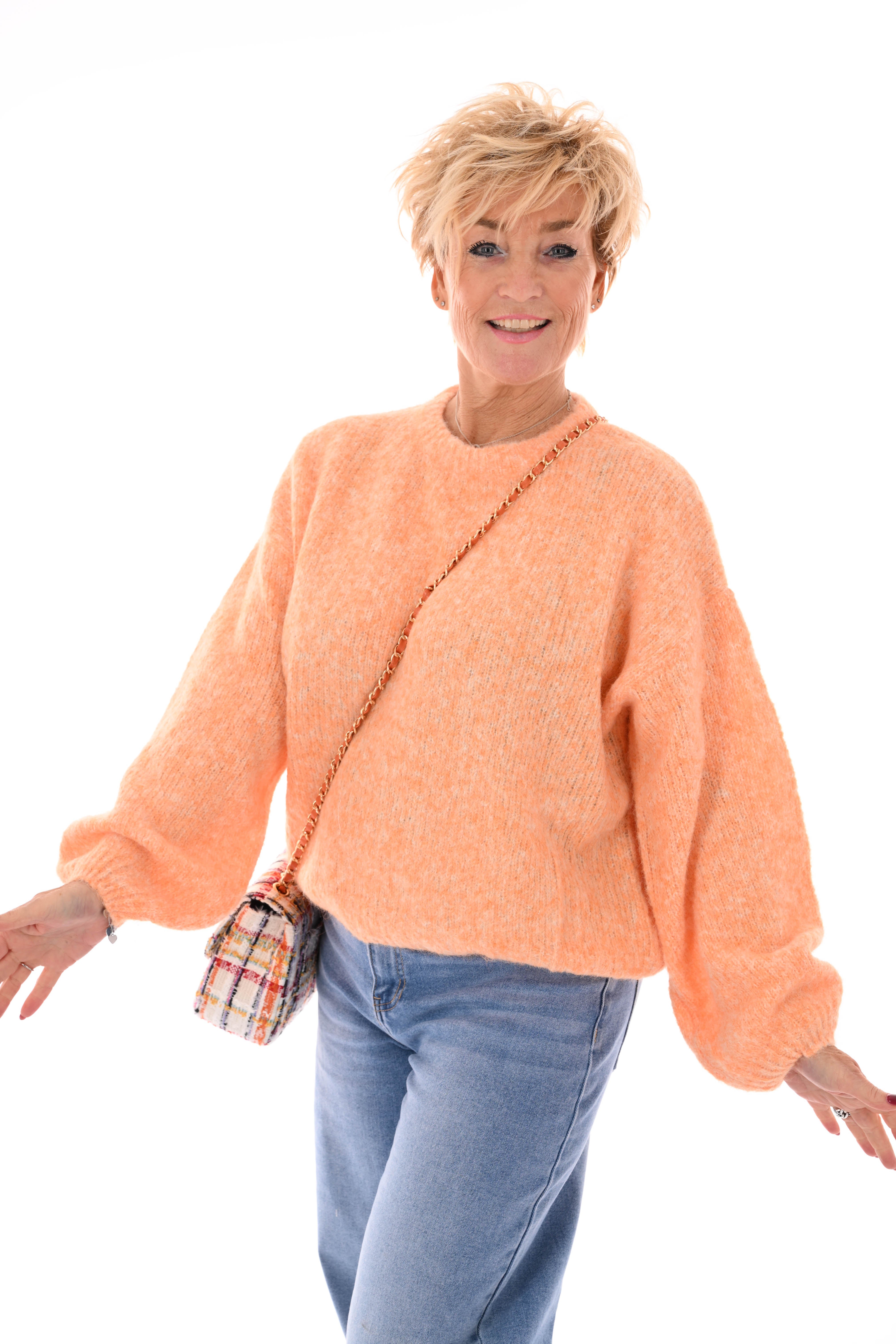 Fijn gebreide trui pofmouwen peach