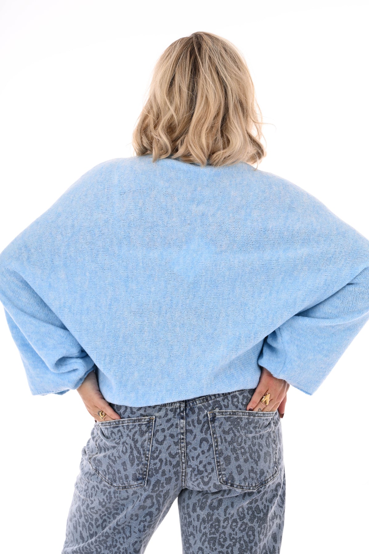 Fijn gebreide vleermuis trui uni lichtblauw