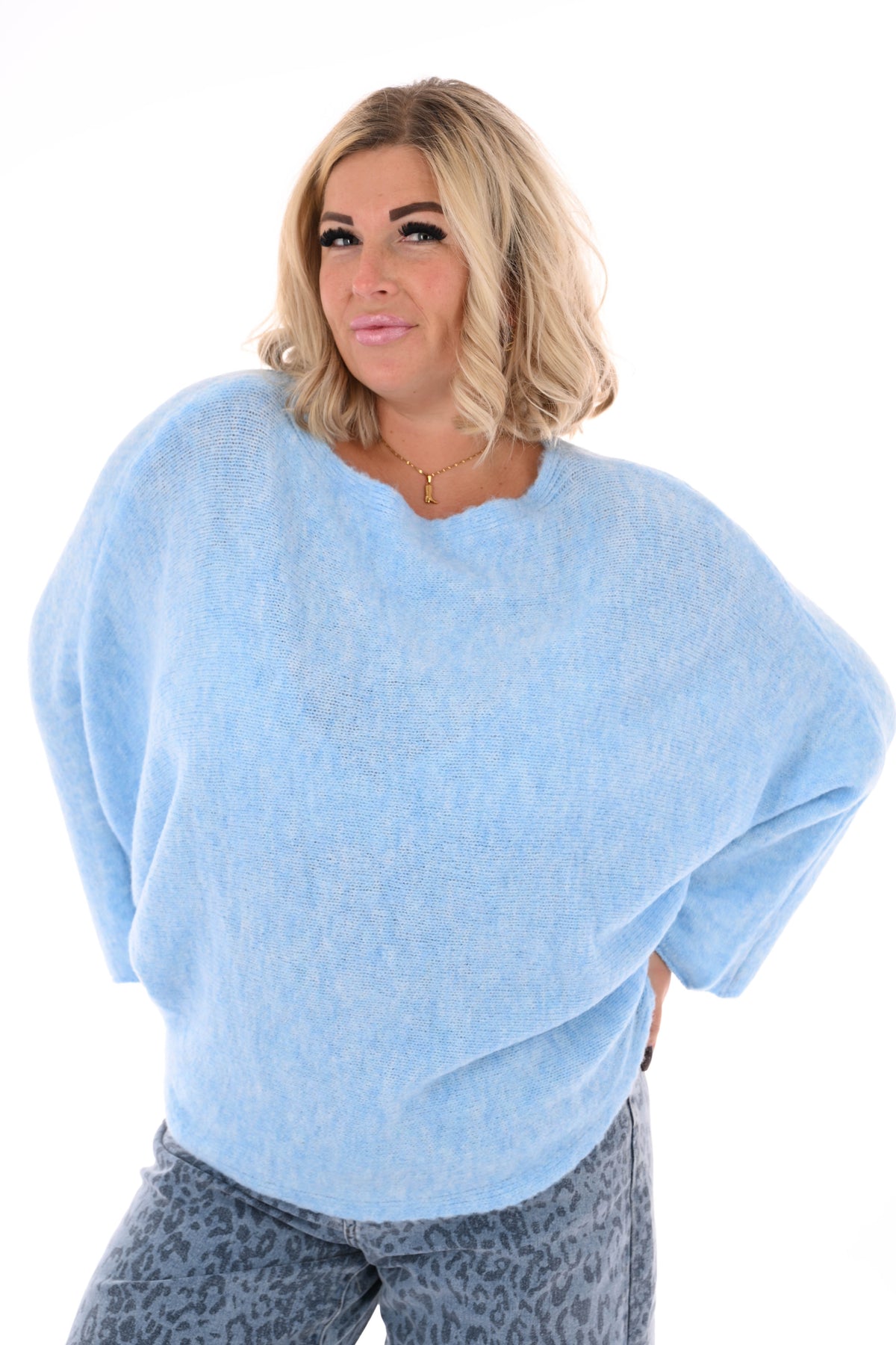 Fijn gebreide vleermuis trui uni lichtblauw