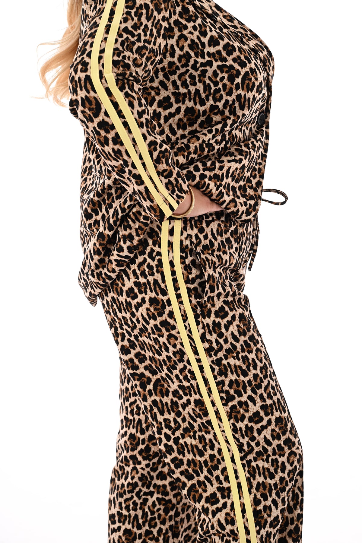 Tweedelig blazerpak panter met bies lichtgeel