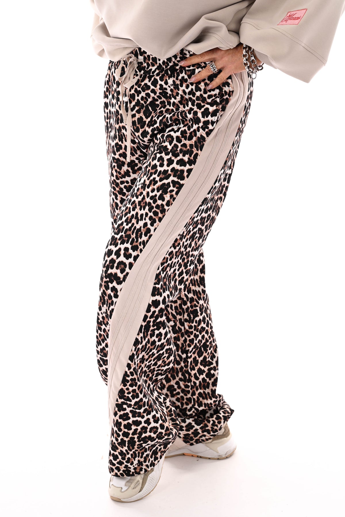 Wijde panterprint broek brede bies beige
