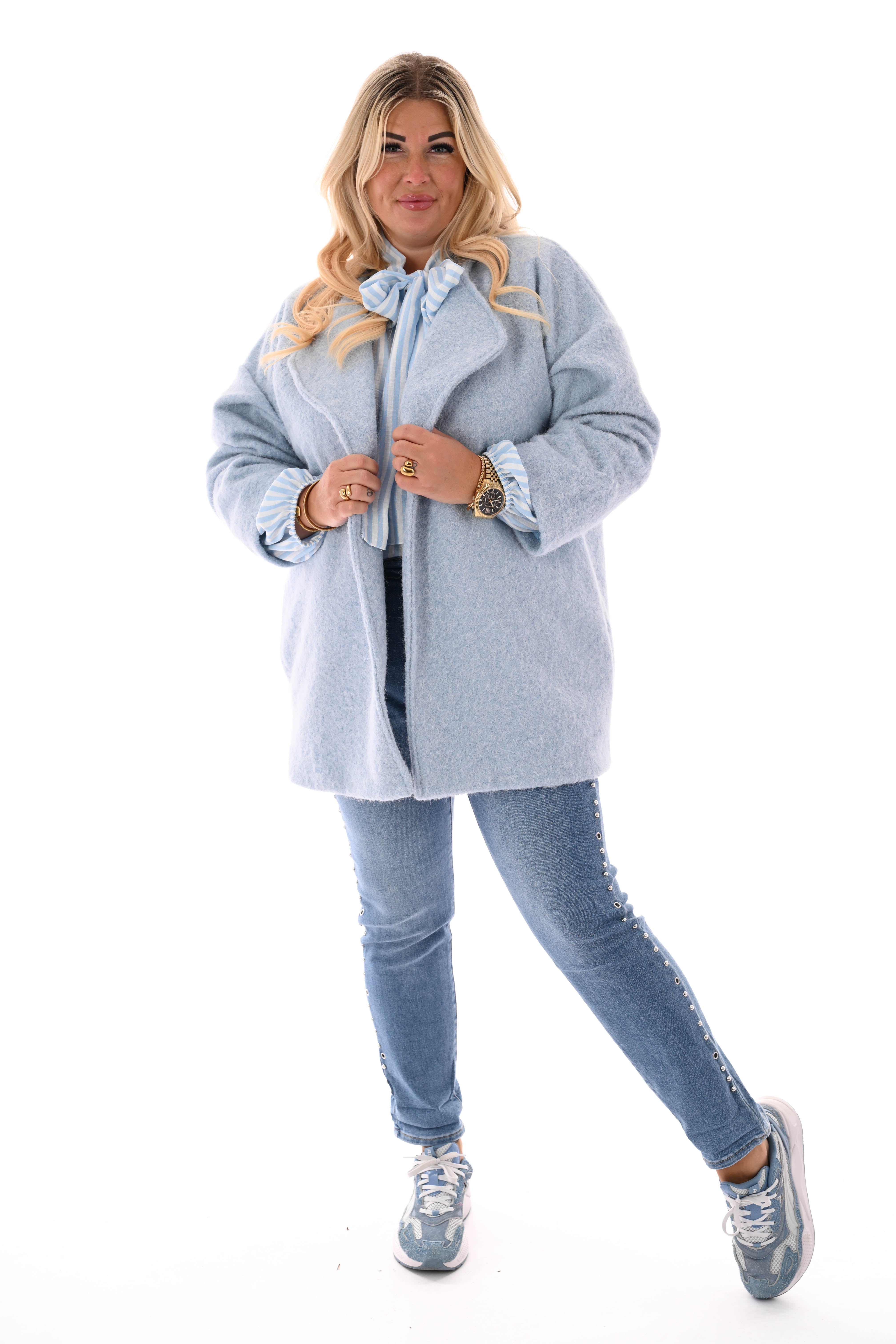 Wavy boucle jasje gedrapeerde mouwen lichtblauw