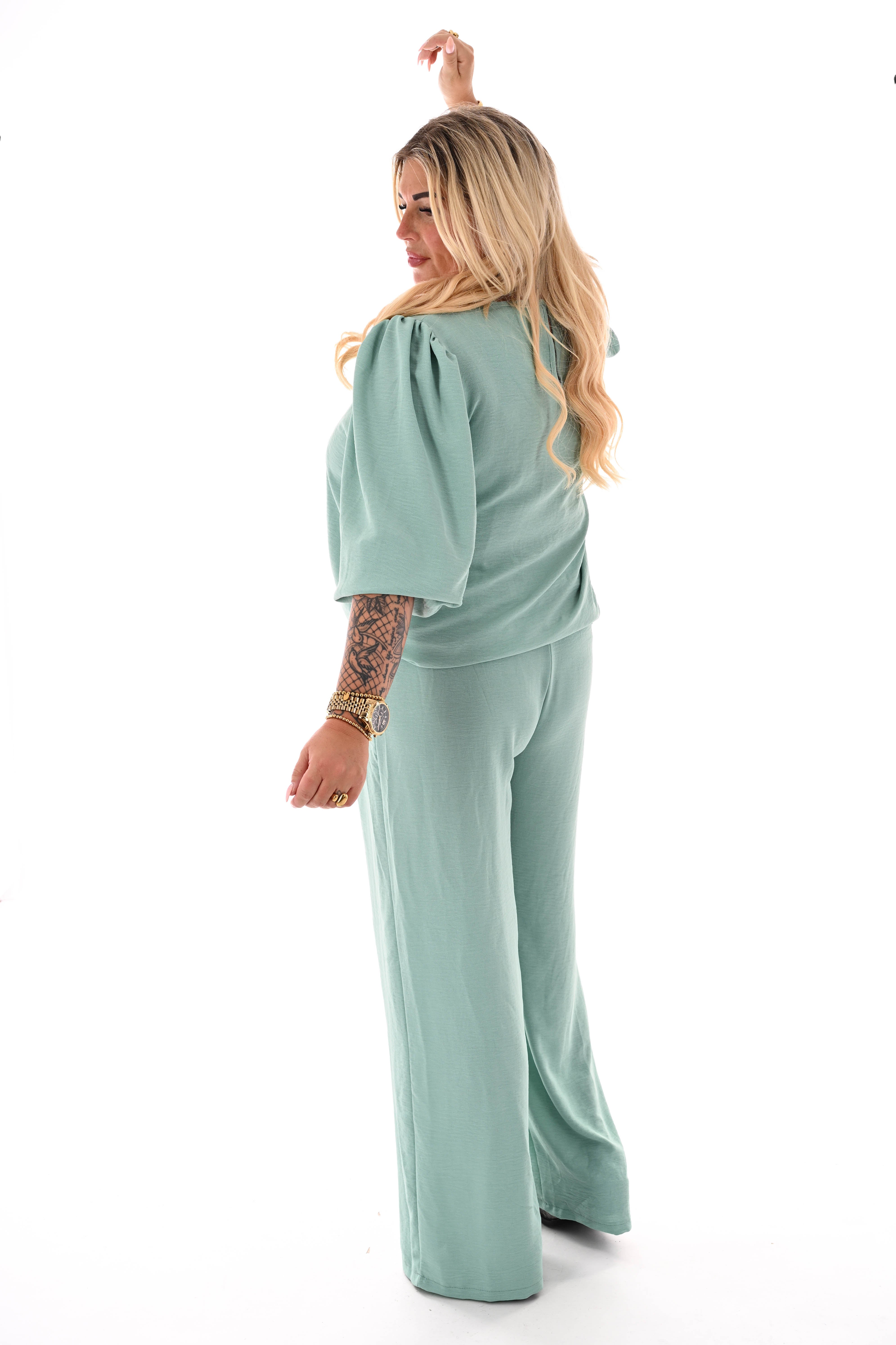 Tweedelig pak 3/4e pofmouwen uni lindegroen