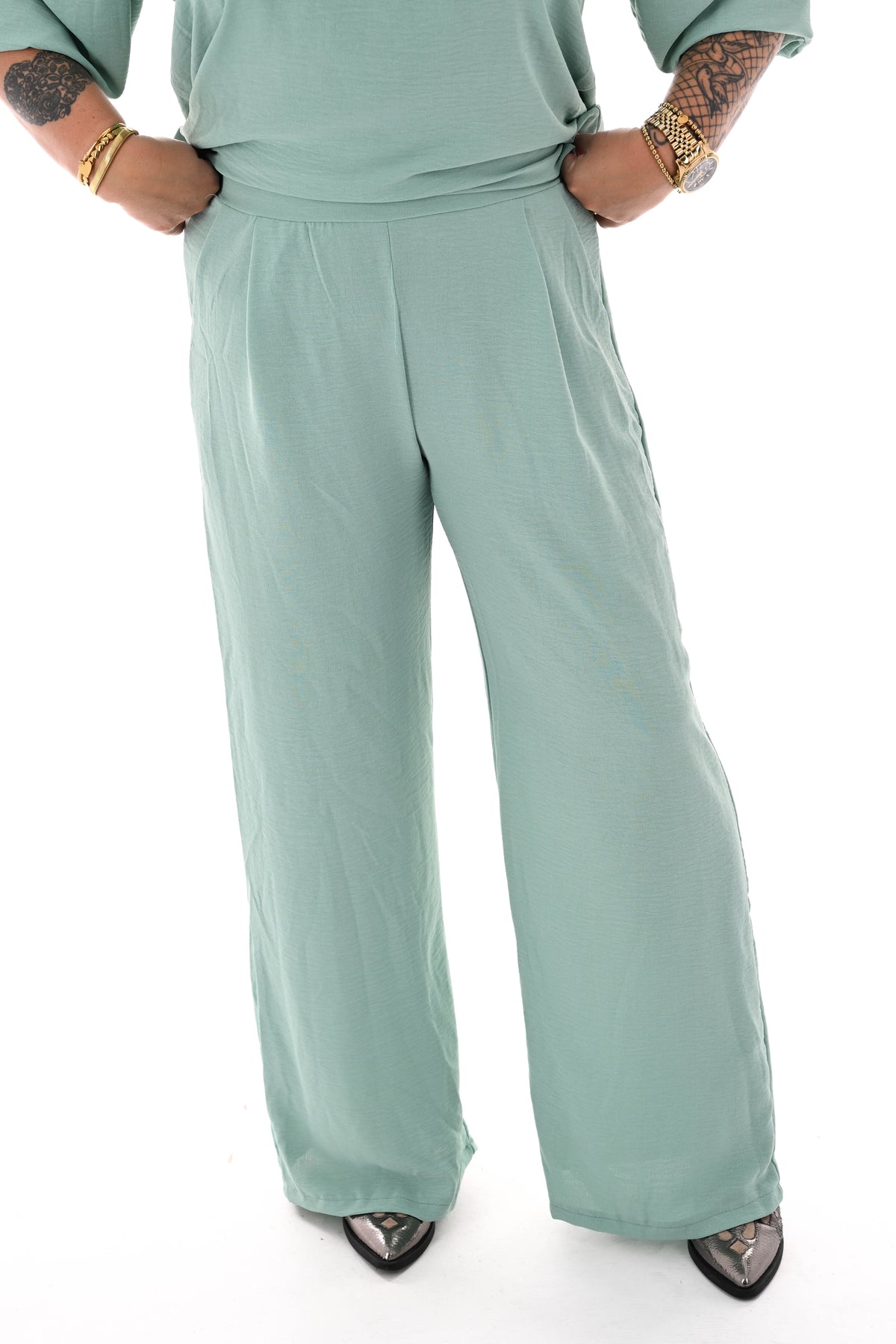 Tweedelig pak 3/4e pofmouwen uni lindegroen