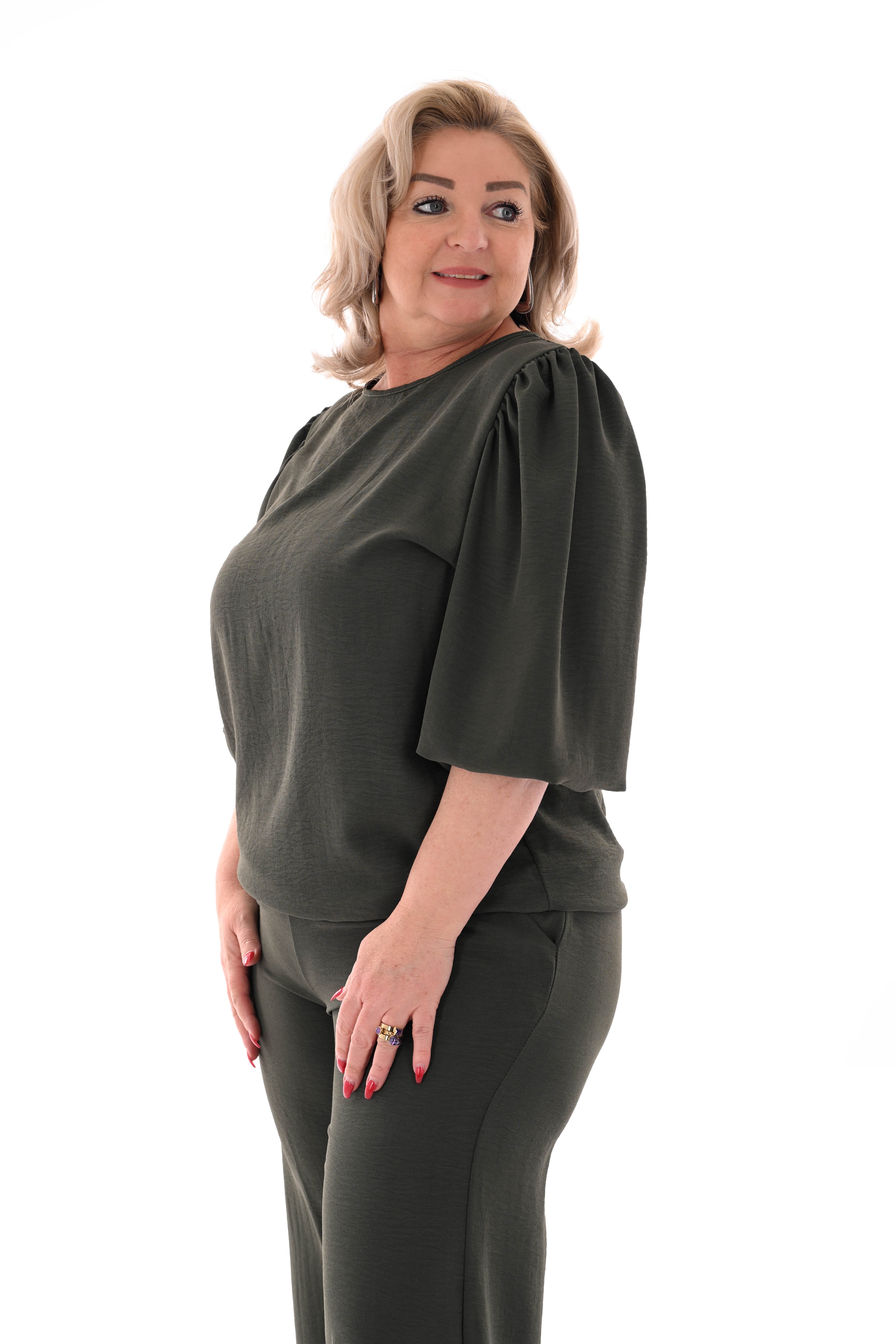 Tweedelig pak 3/4e pofmouwen uni legergroen