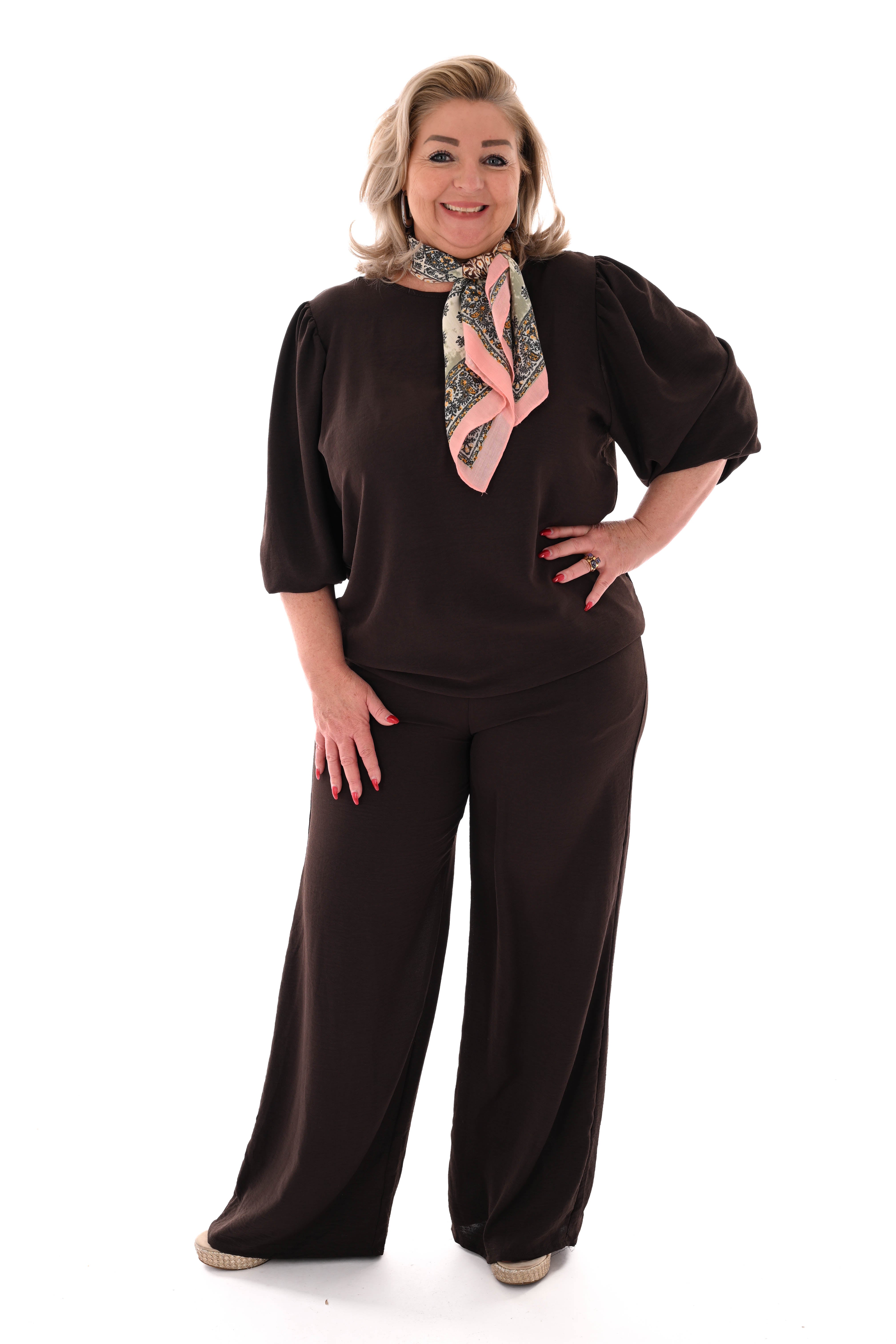 Tweedelig pak 3/4e pofmouwen uni donkerbruin