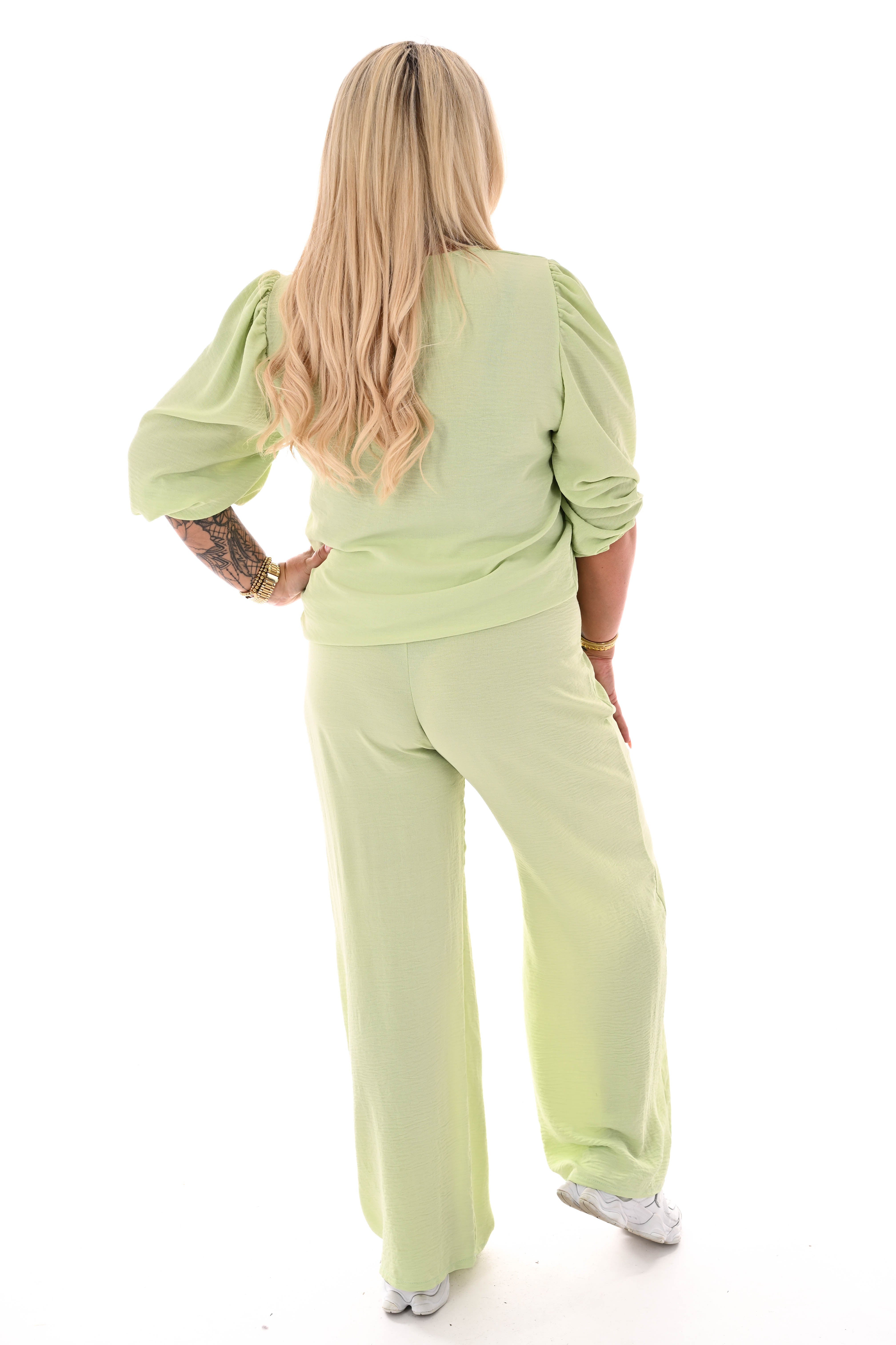 Tweedelig pak 3/4e pofmouwen uni lichtgroen