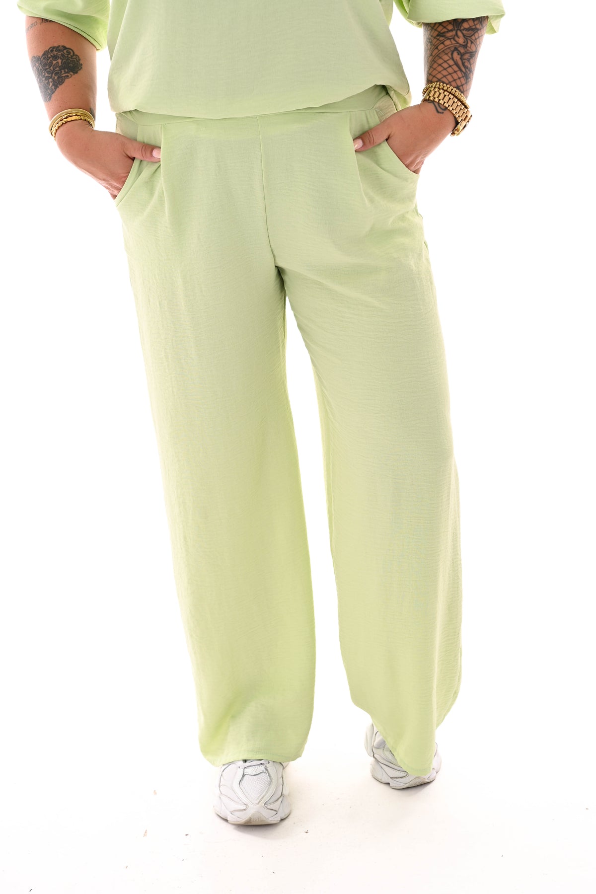 Tweedelig pak 3/4e pofmouwen uni lichtgroen