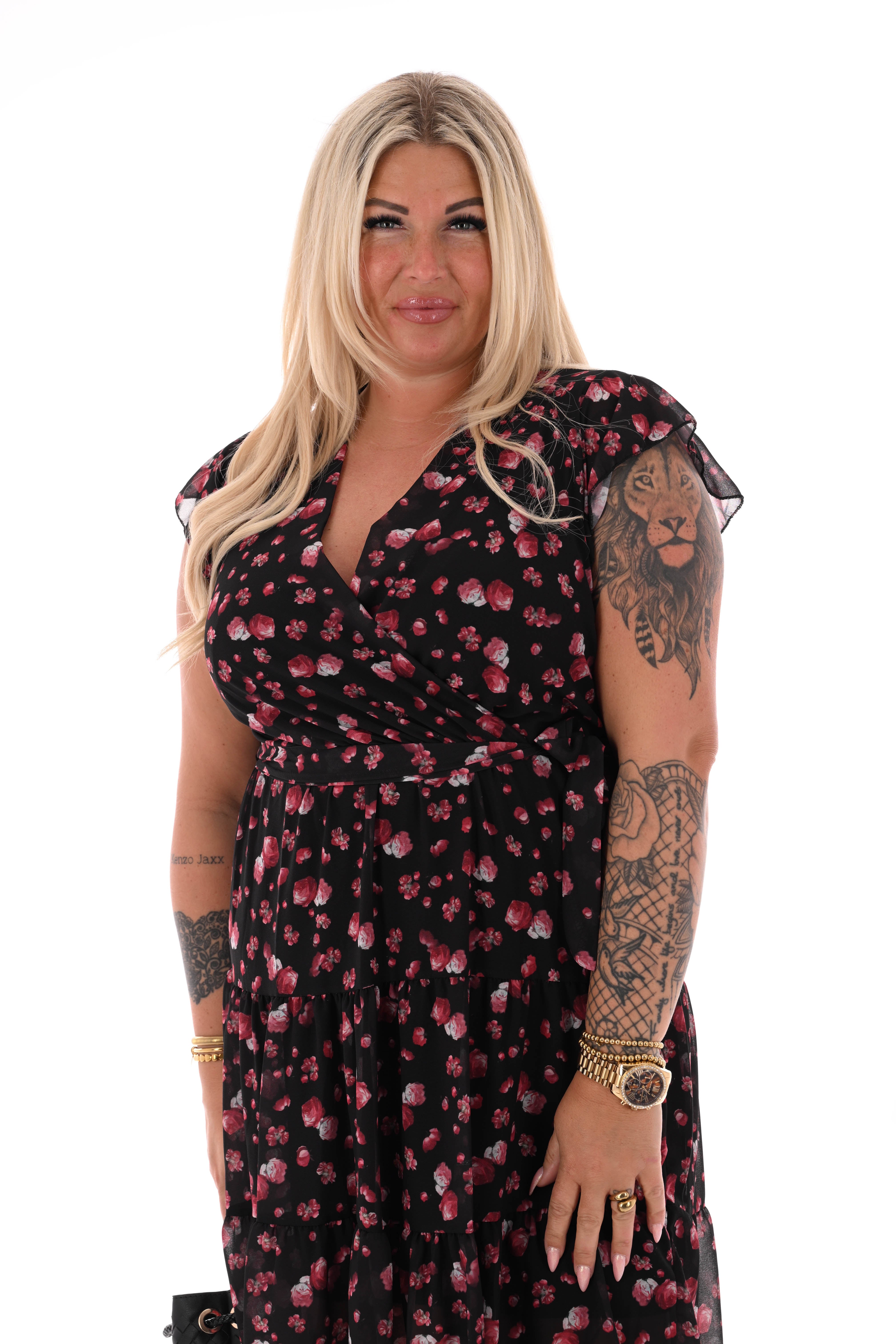 Korte jurk stroken en ceintuur print roosjes zwart