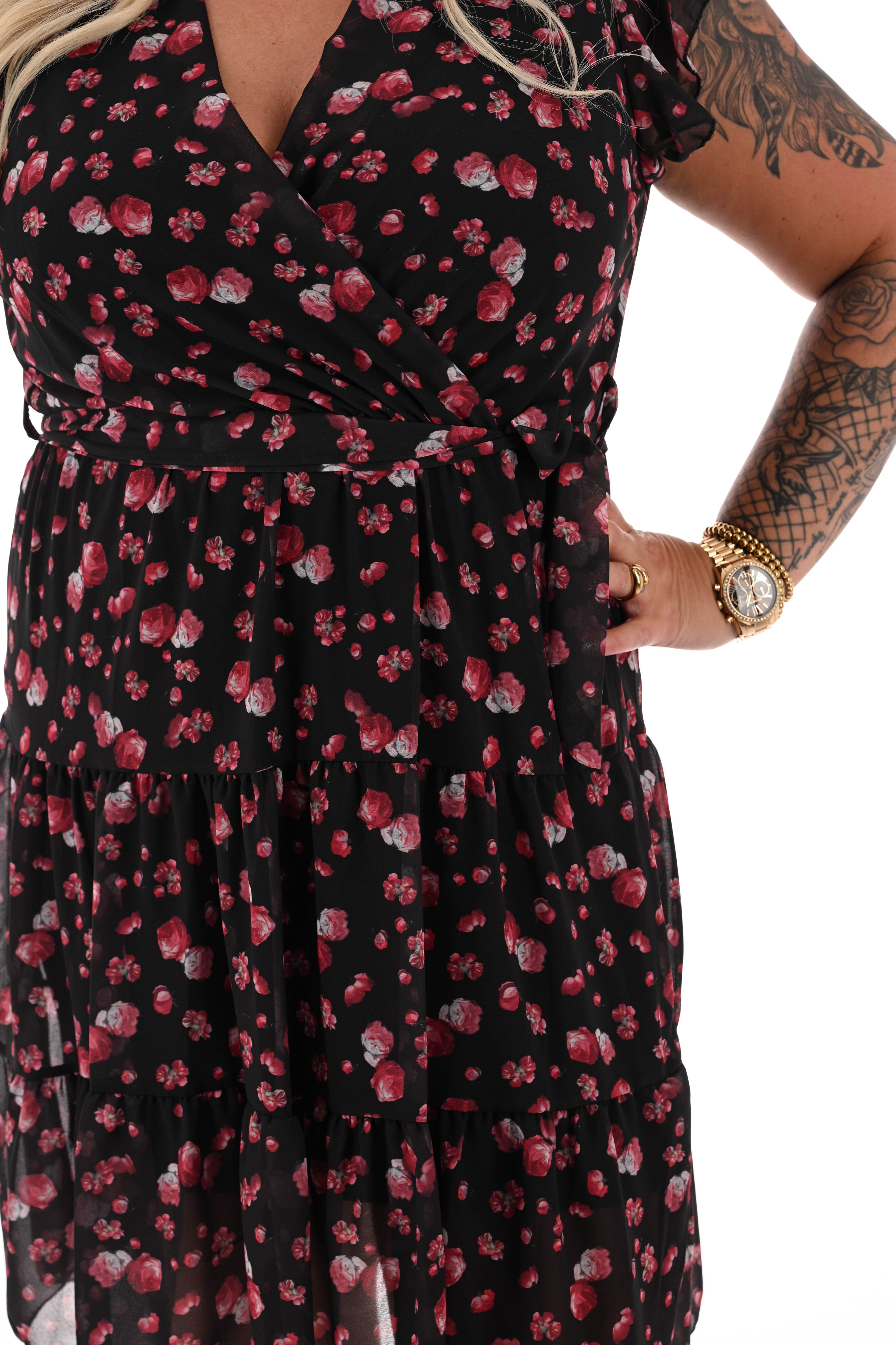 Korte jurk stroken en ceintuur print roosjes zwart