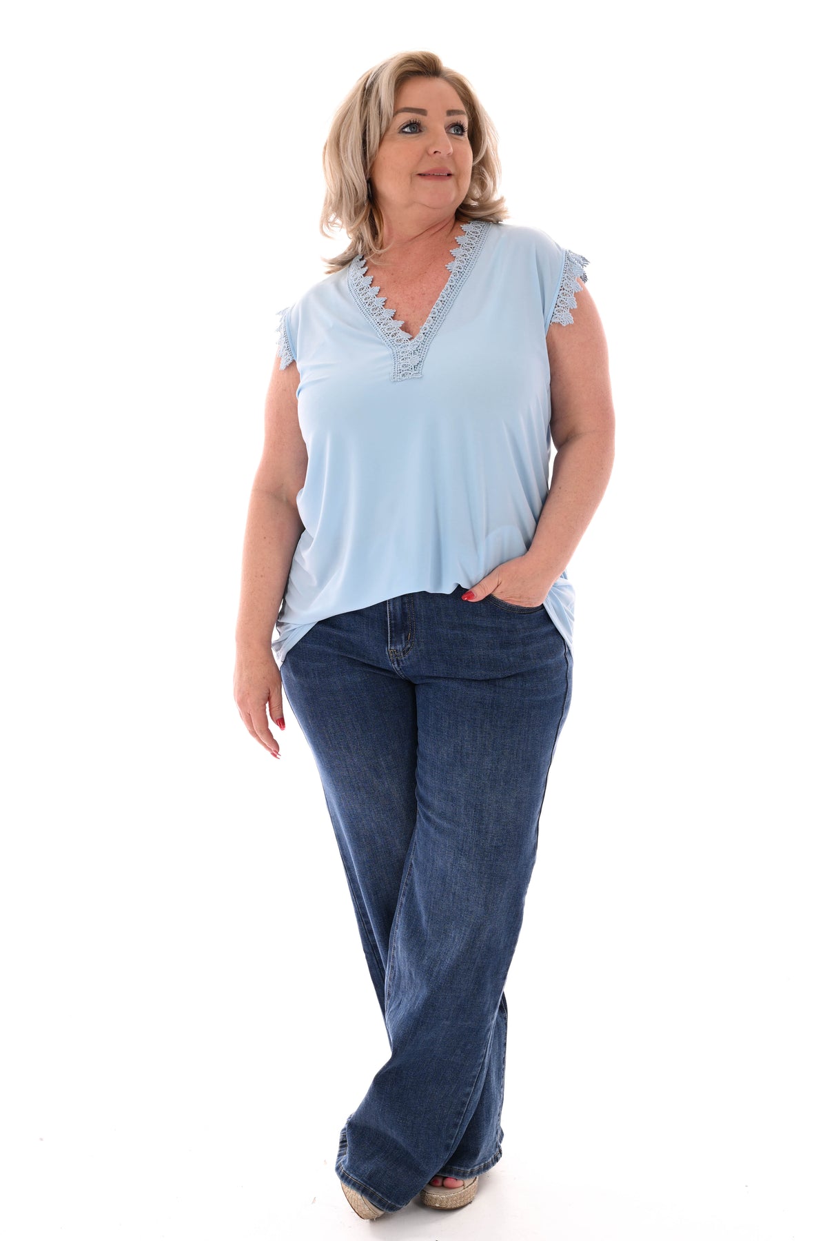 Top mouwloos kanten v-hals lichtblauw