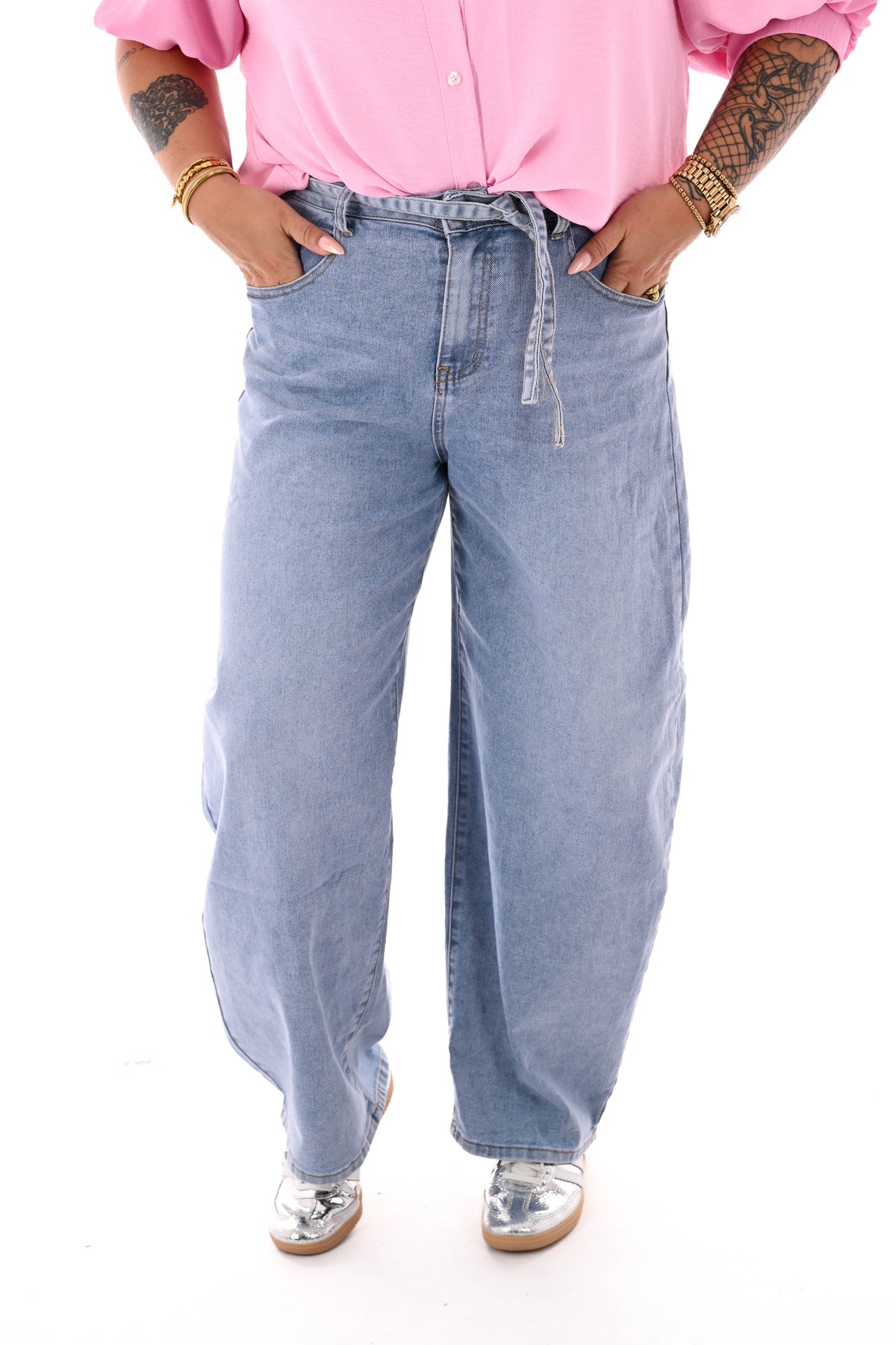 Monday jeans ballon fit met ceintuur lichtblauw