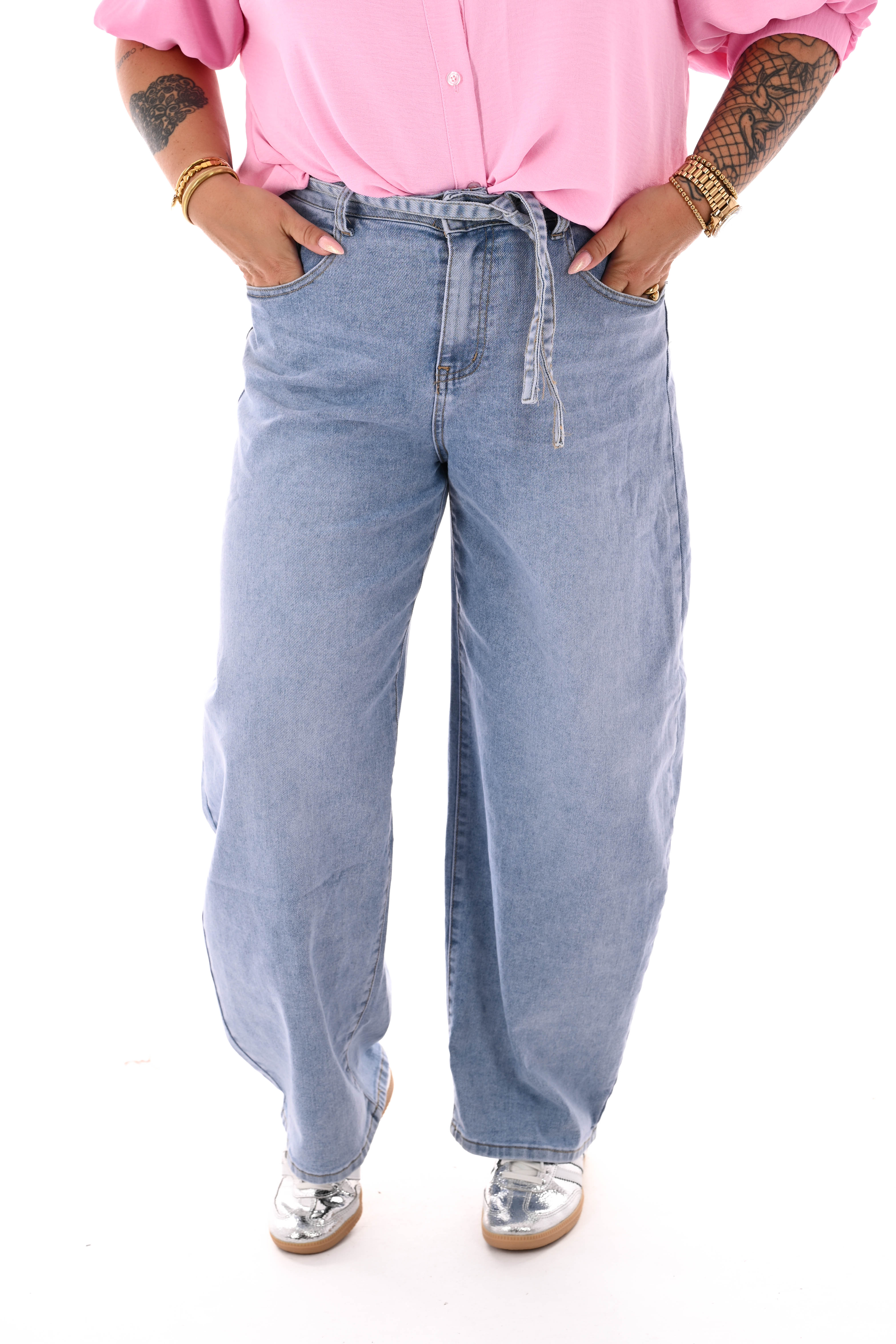 Monday jeans ballon fit met ceintuur lichtblauw