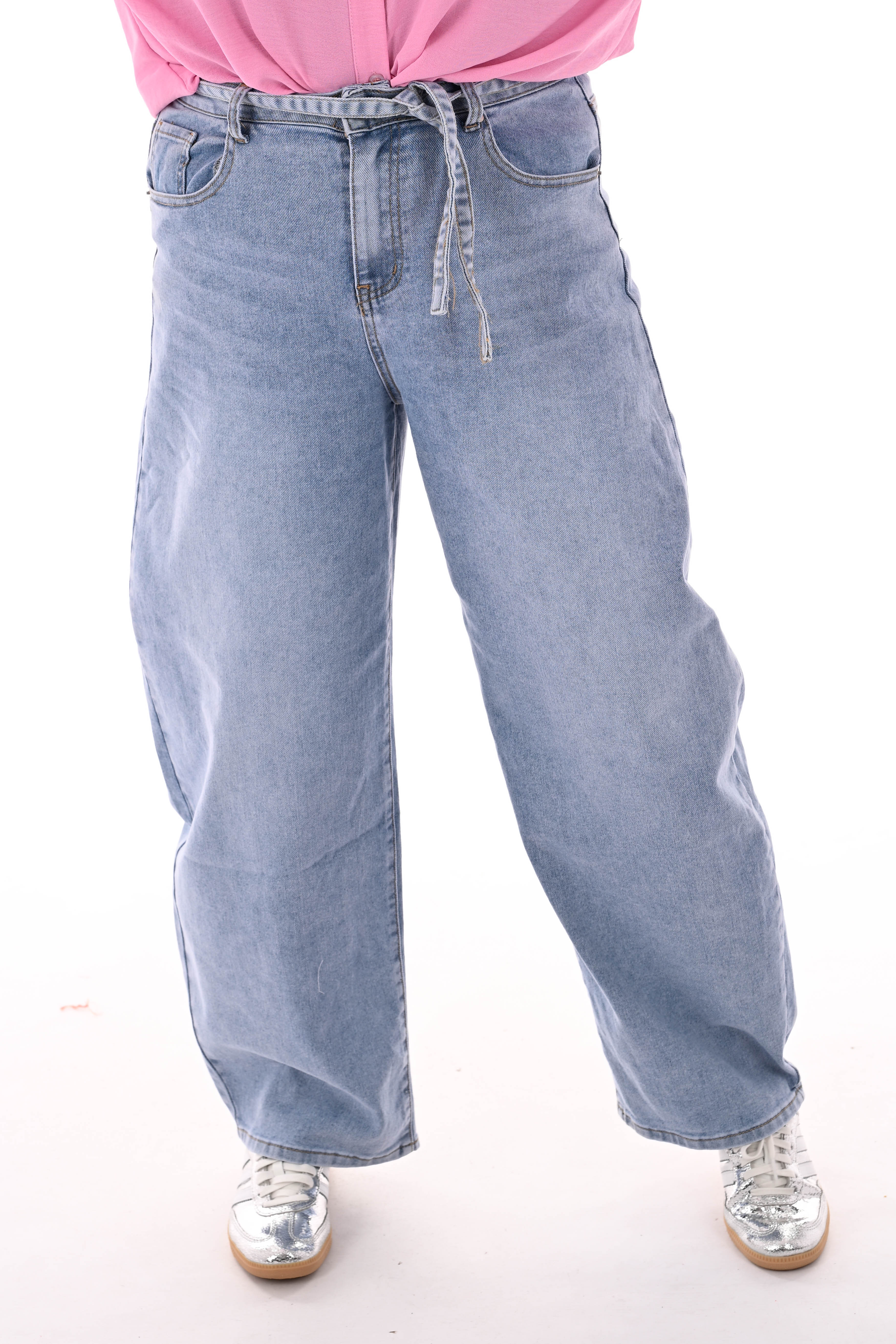 Monday jeans ballon fit met ceintuur lichtblauw