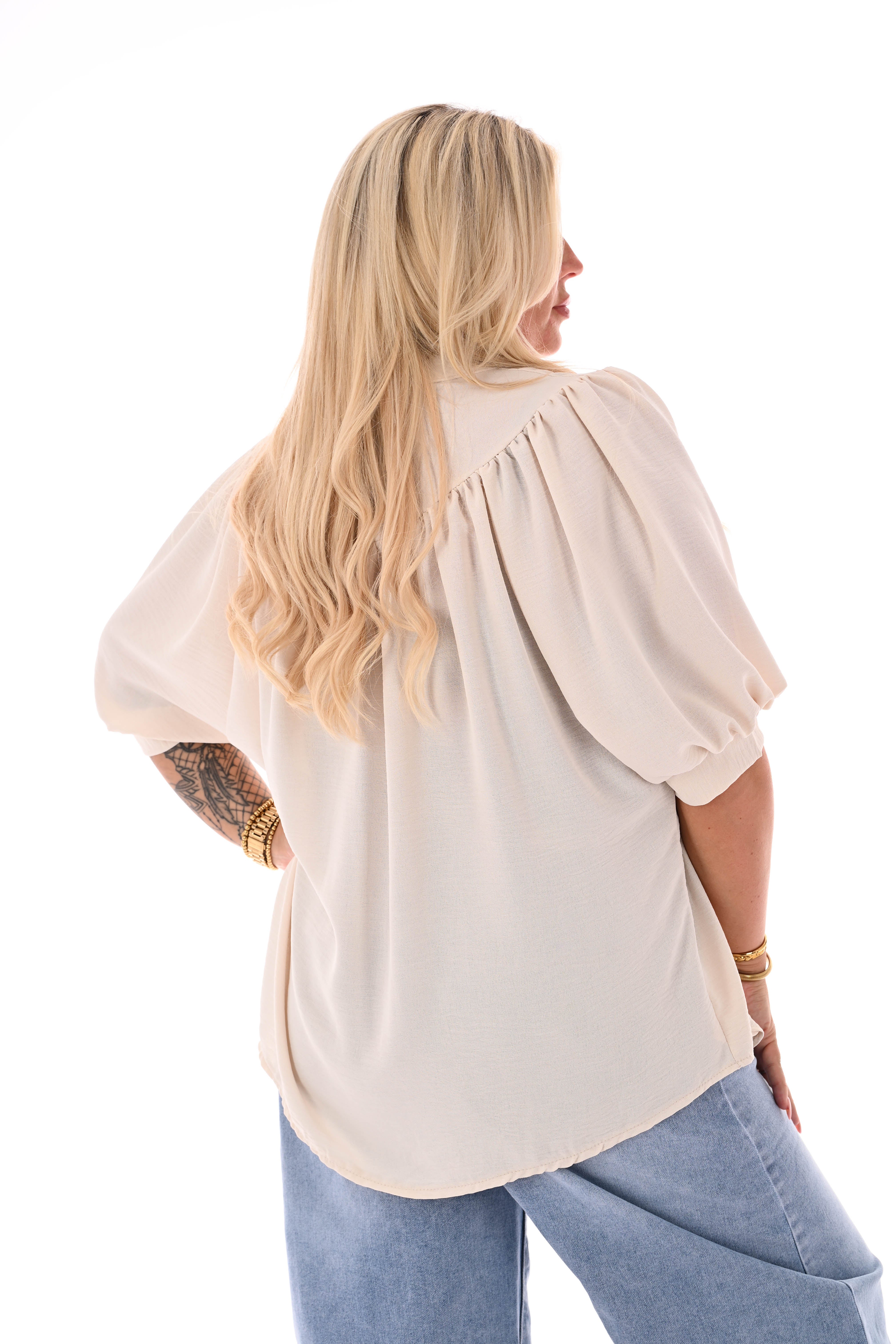Doorknoop blouse korte pofmouwen uni beige