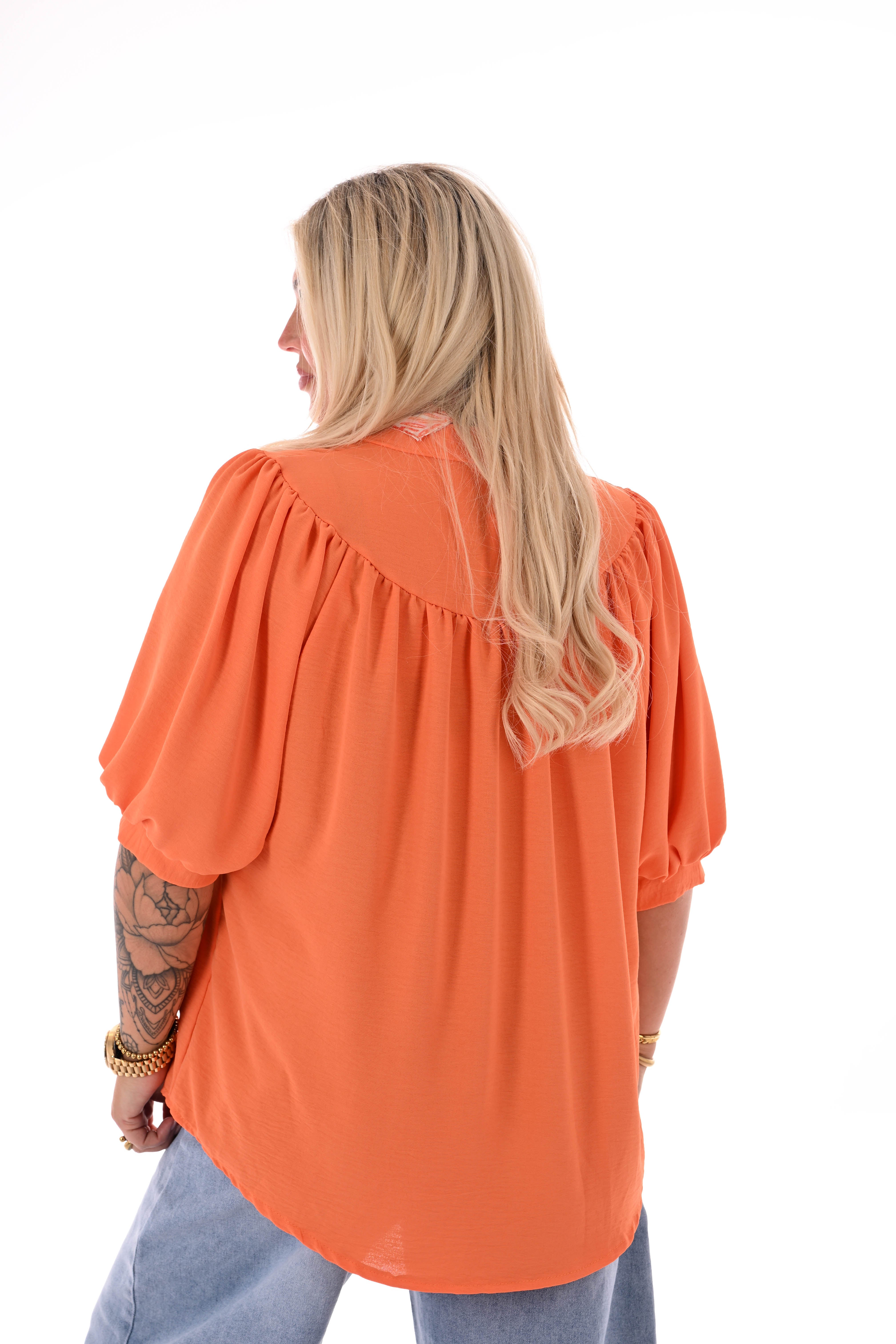 Doorknoop blouse korte pofmouwen uni oranje