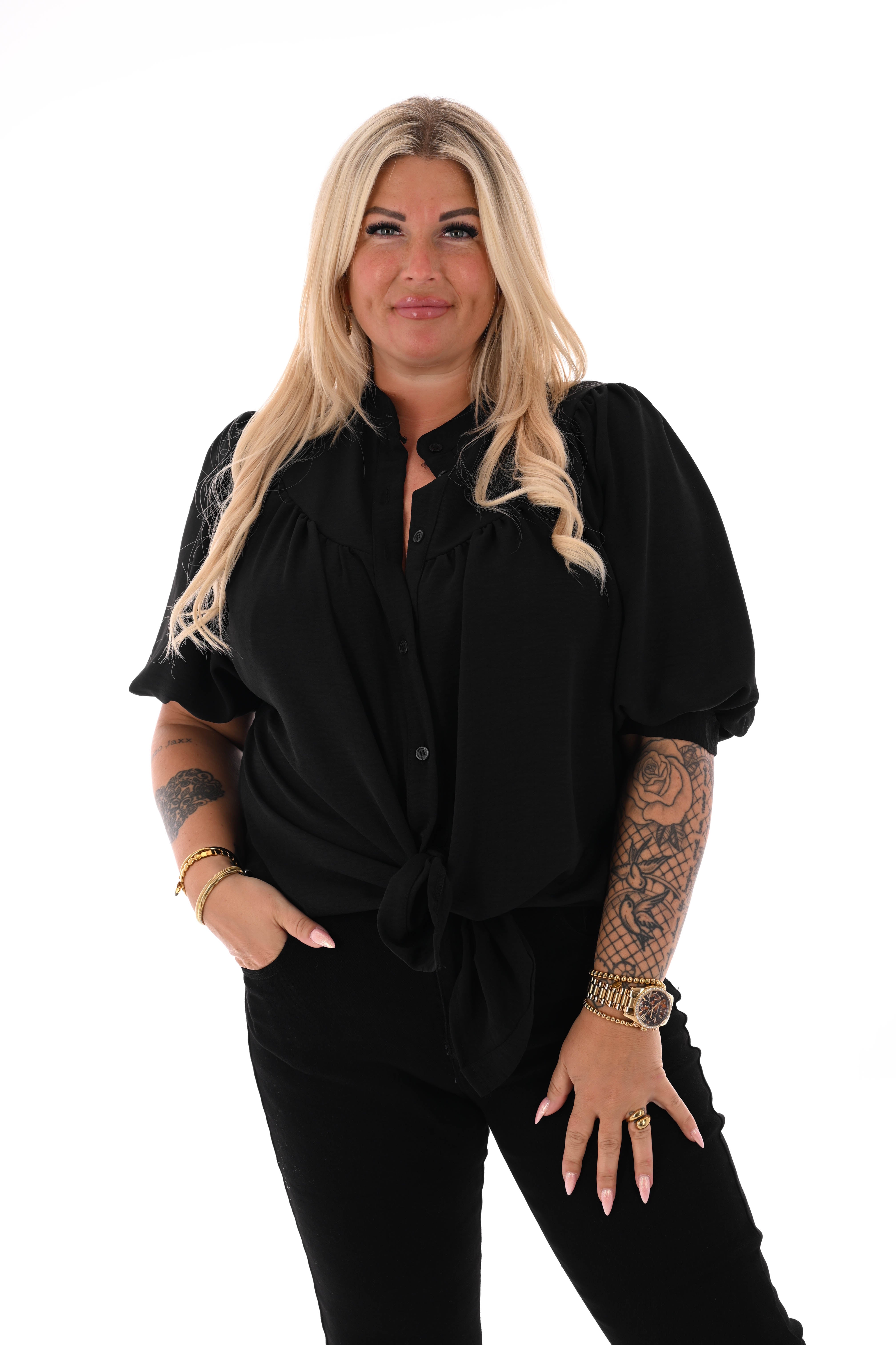 Doorknoop blouse korte pofmouwen uni zwart