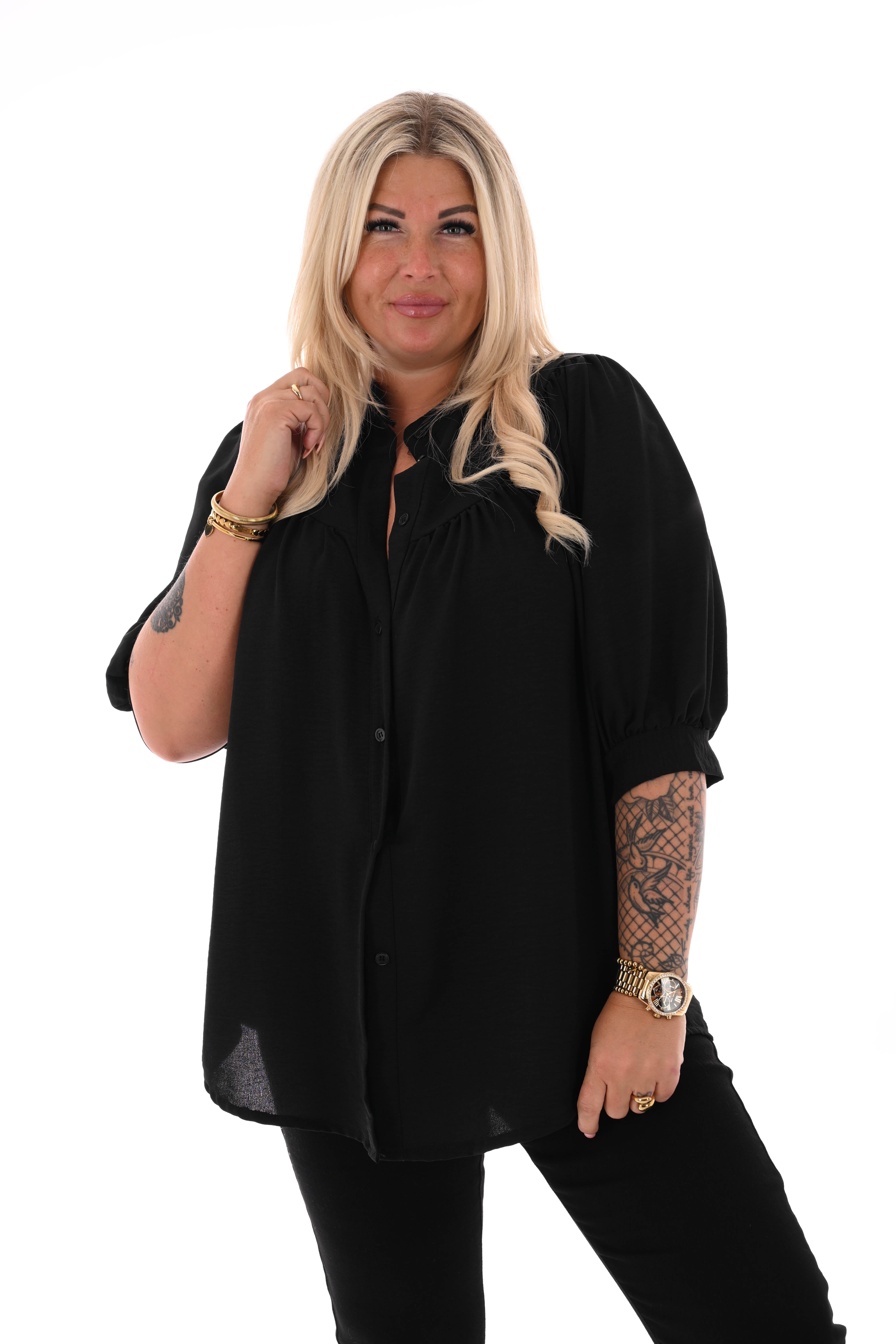 Doorknoop blouse korte pofmouwen uni zwart