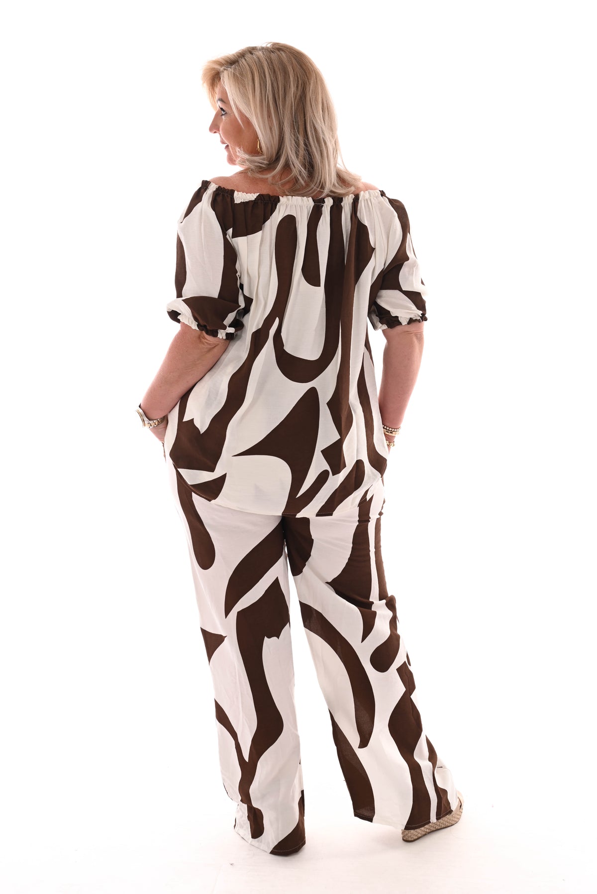 Tweedelig set off-shoulder top abstract roomwit/bruin