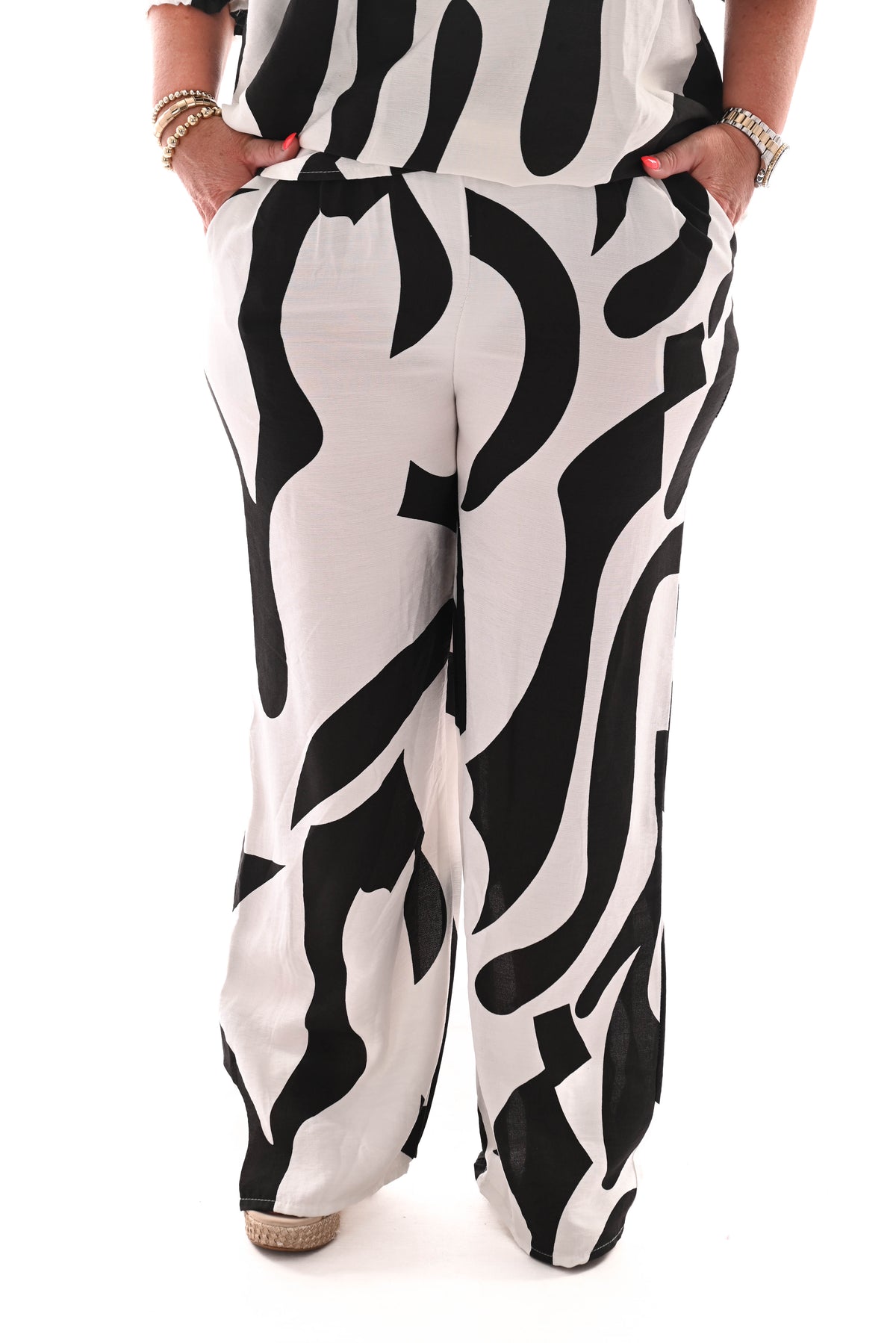Tweedelig set off-shoulder top abstract roomwit/zwart
