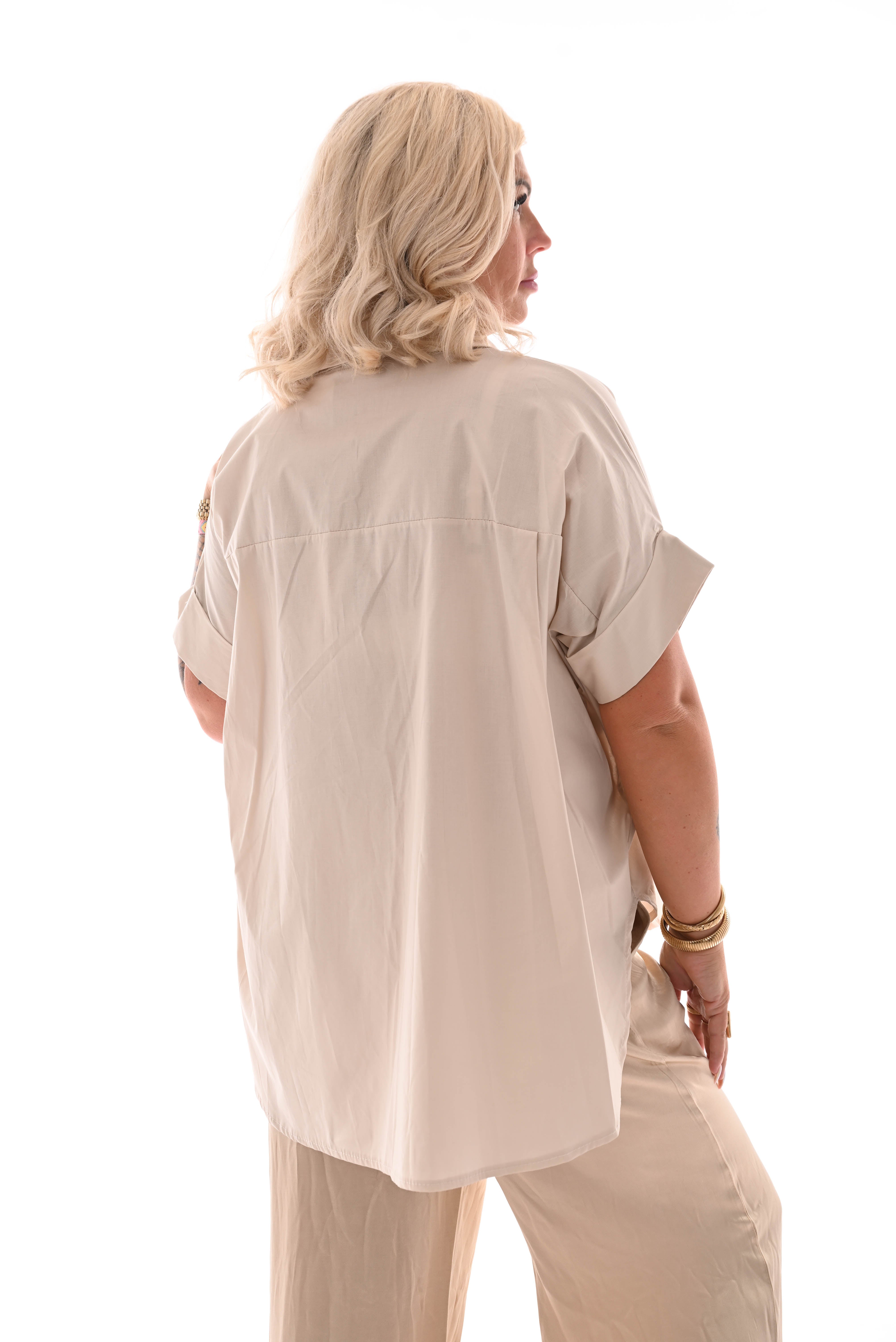 Korte blouse broche knopen beige