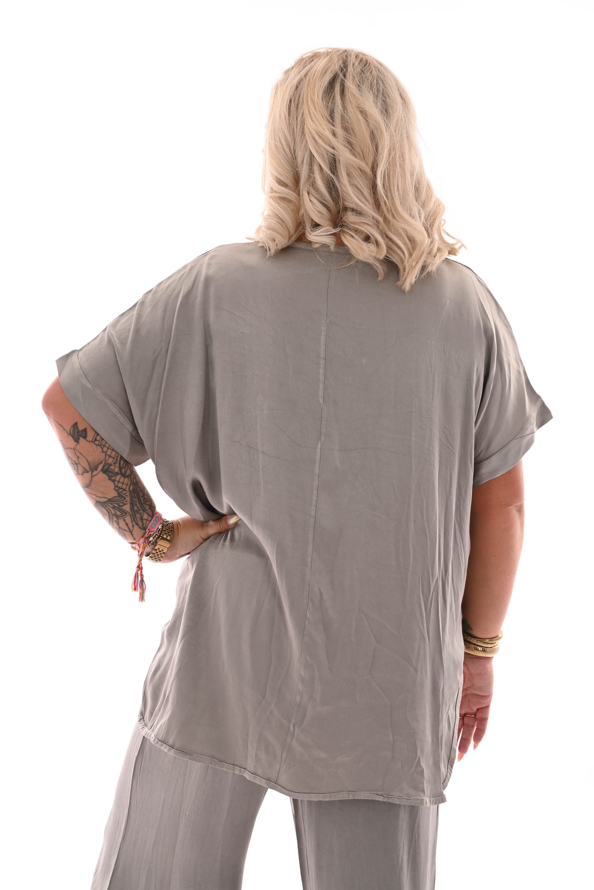 Top silky korte mouwen v-hals taupe