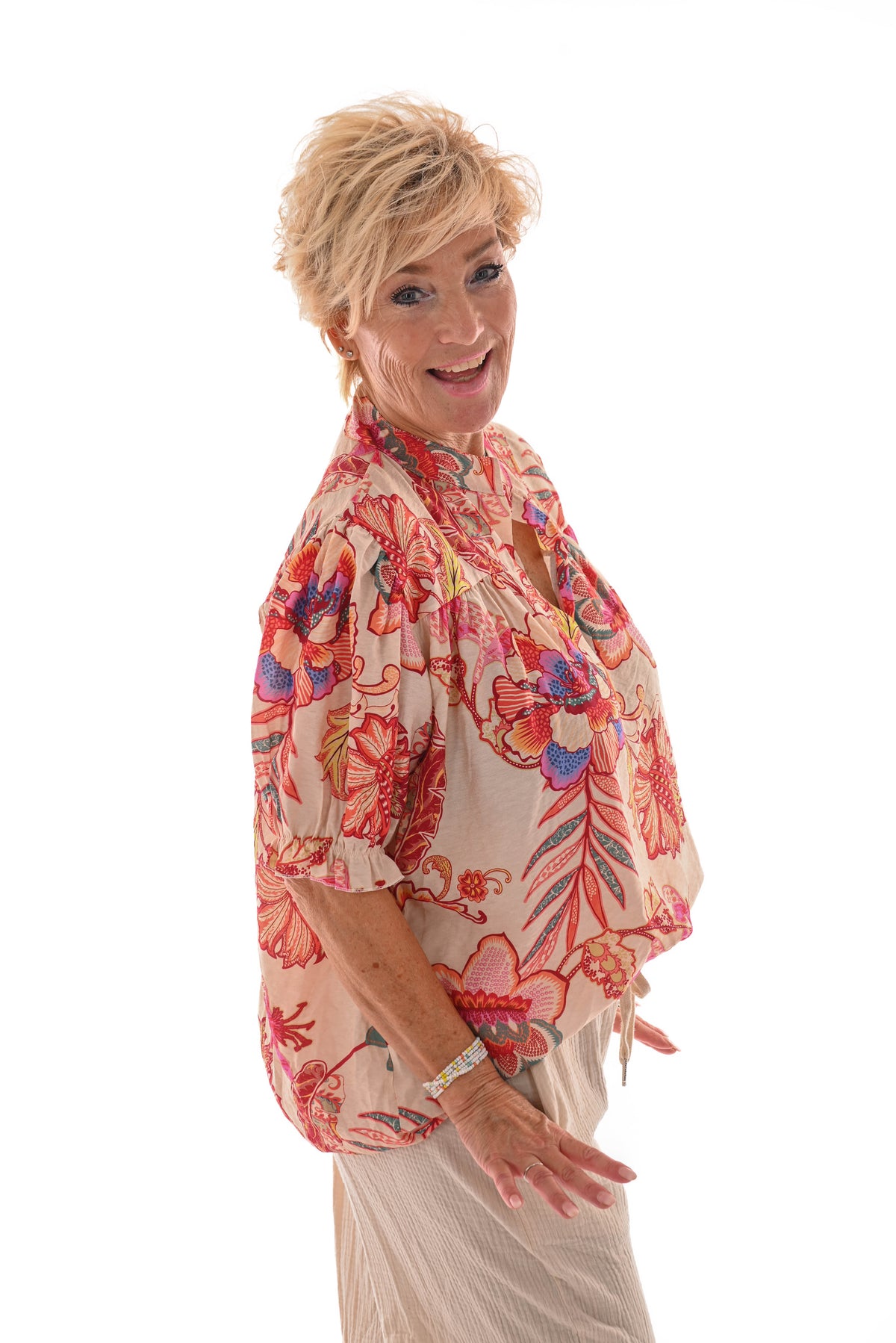 Shirt v-hals bloemen korte pofmouwen rood