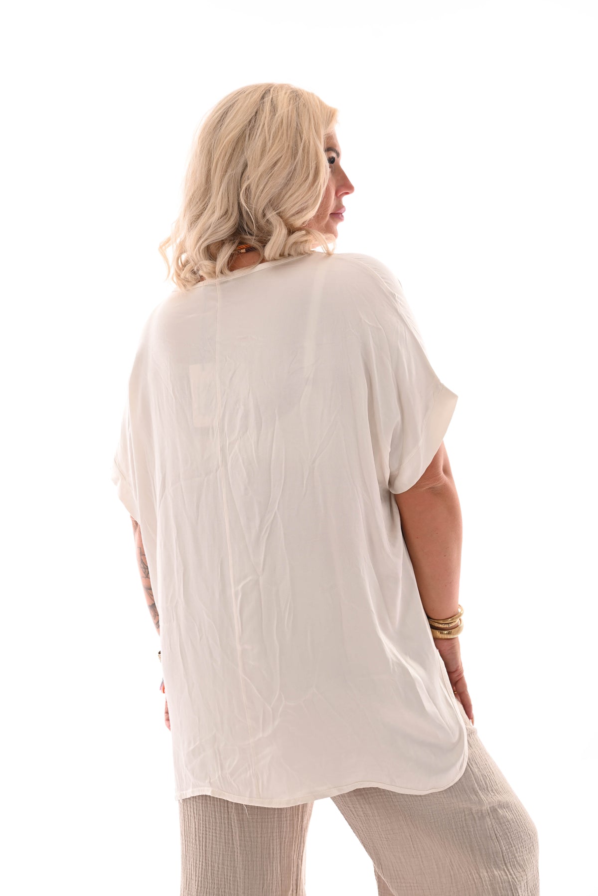 Top silky korte mouwen v-hals creme