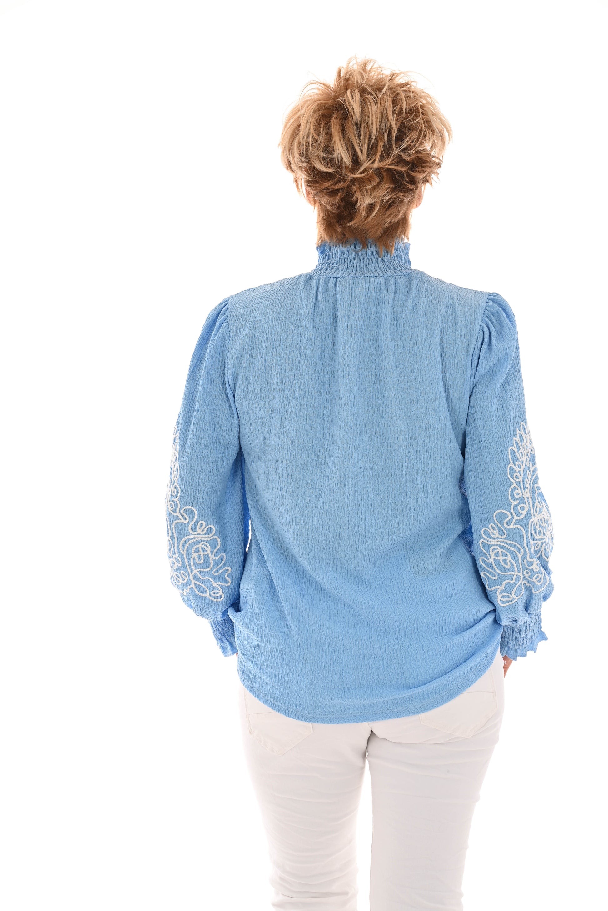 Blouse roezelmouw met borduur blauw