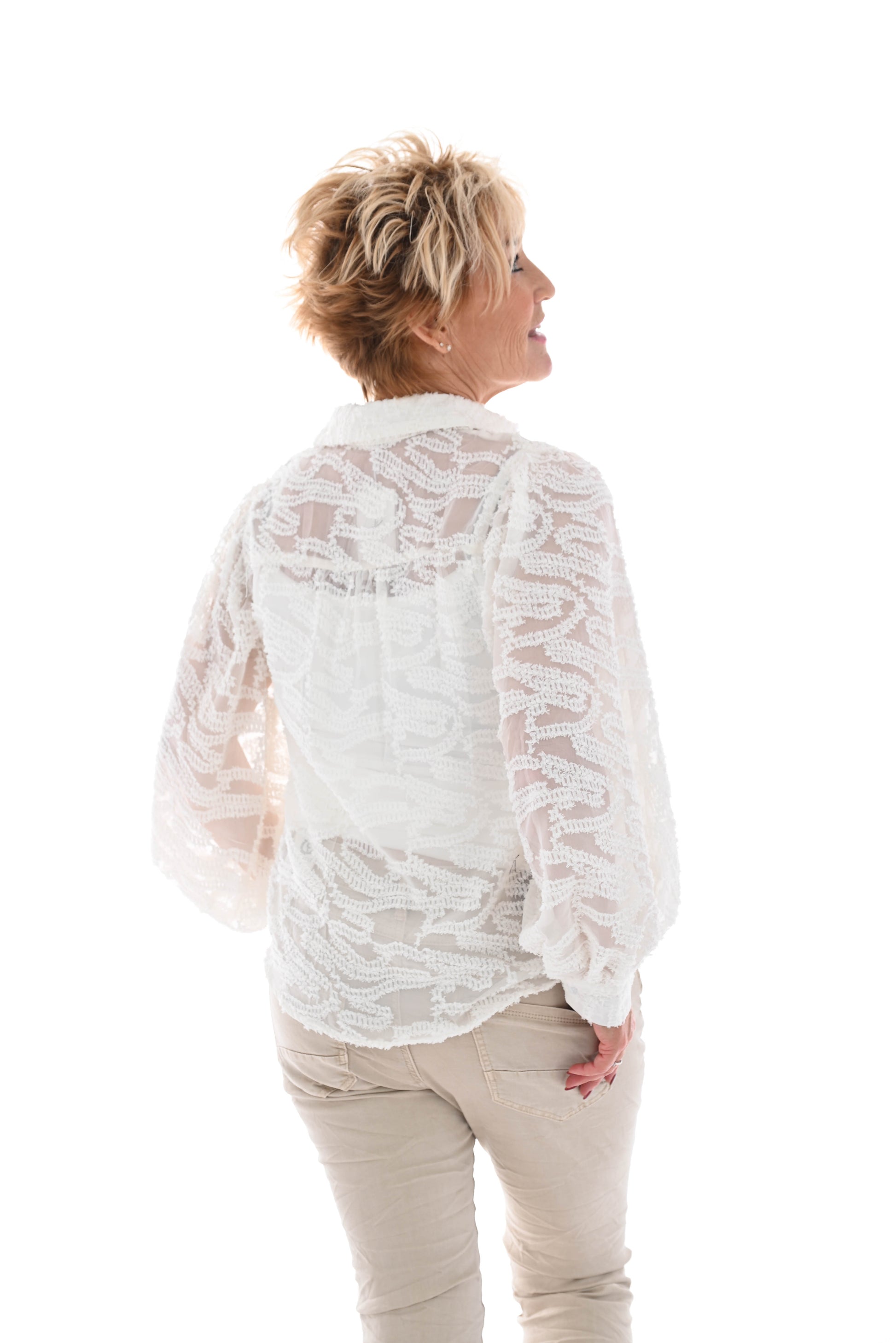 Korte doorknoop blouse rafel roomwit