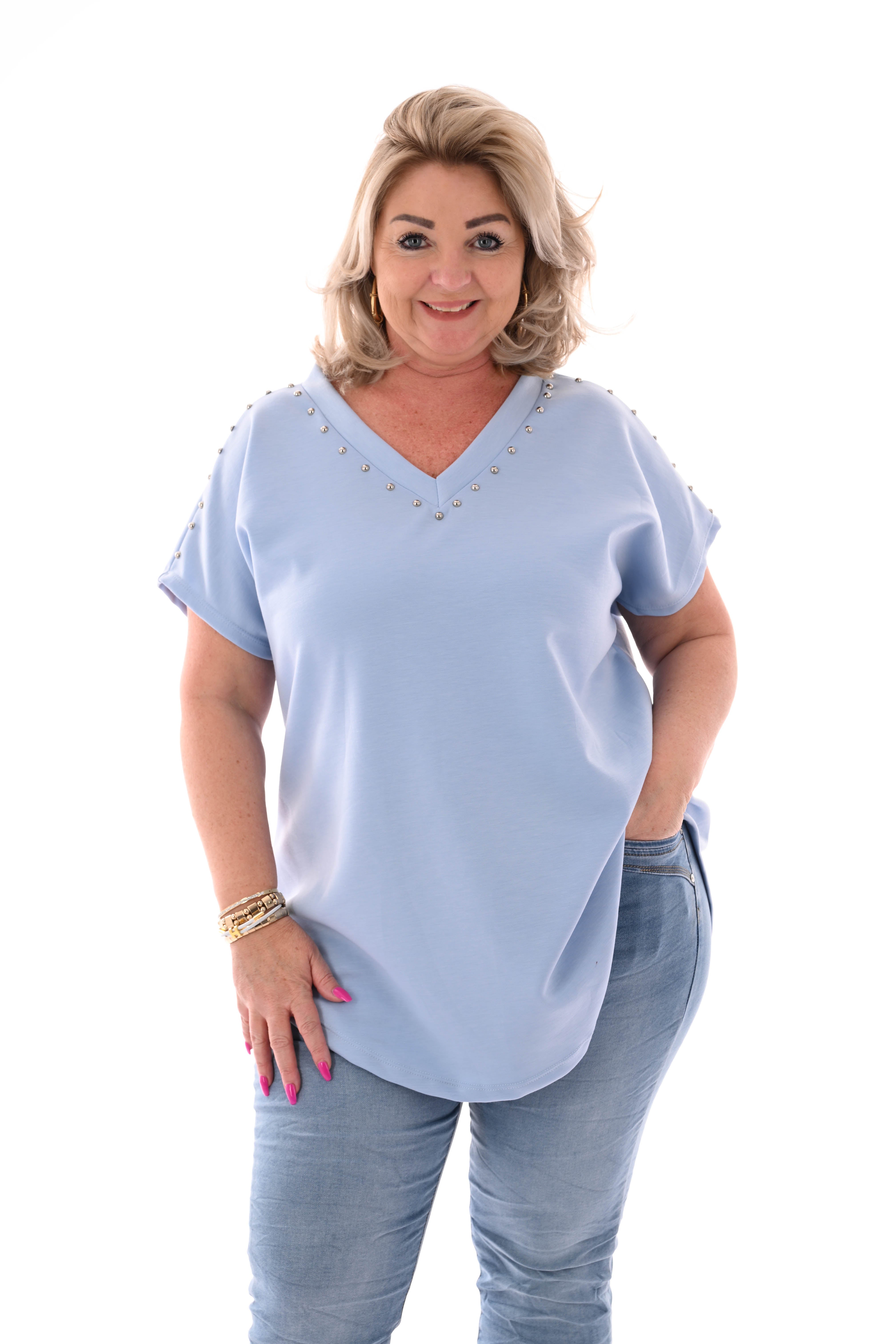 T-shirt v-hals met studs lichtblauw