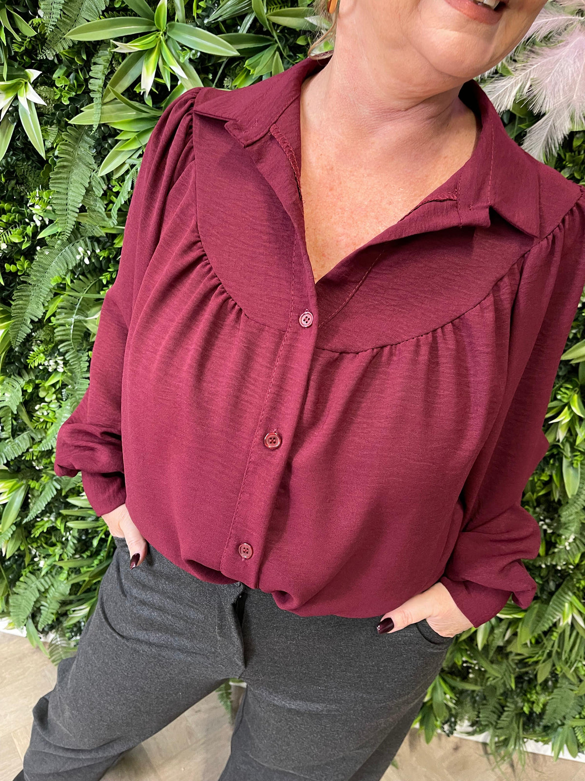 Blouse geplooid halsdetail uni bordeaux