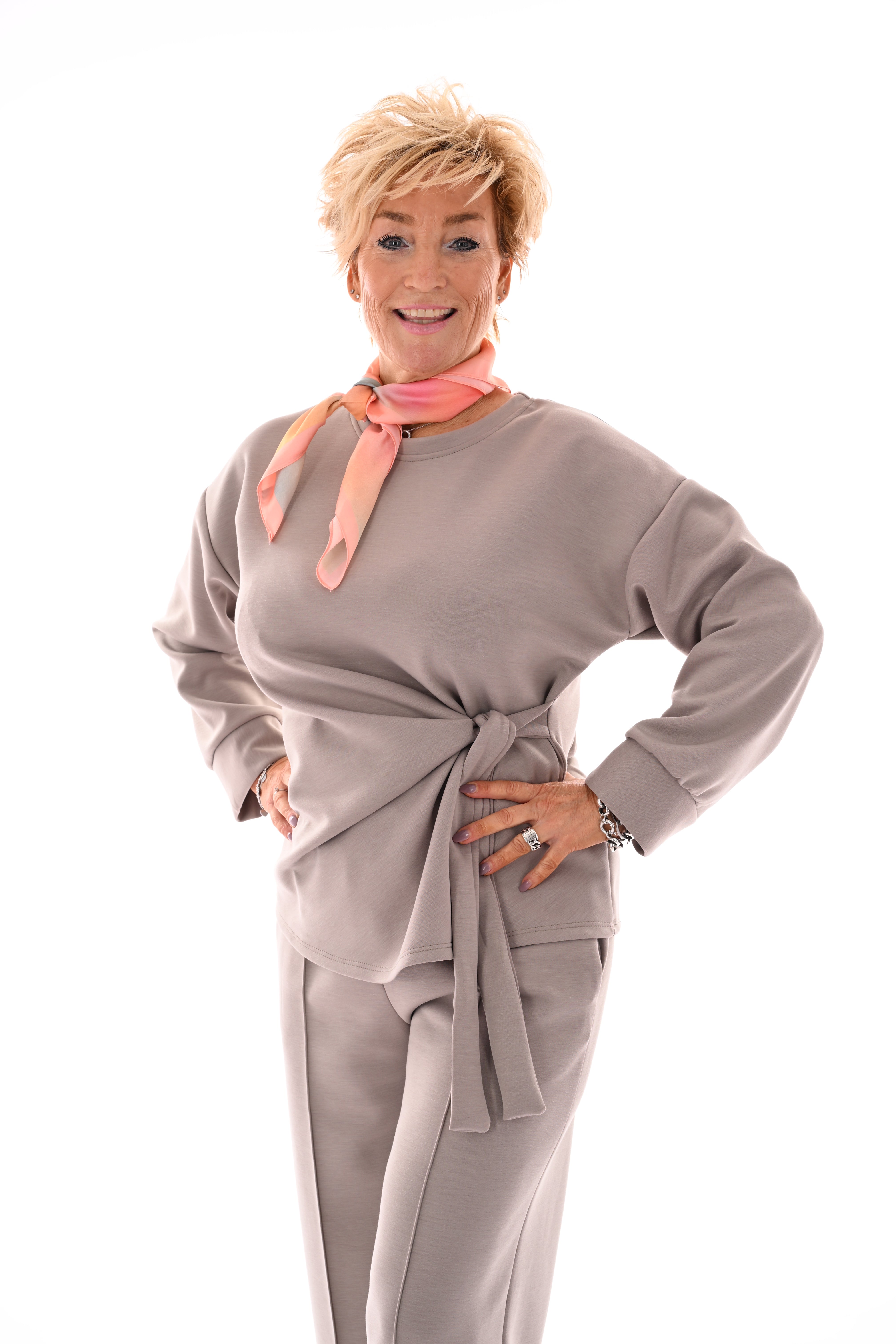 Tweedelig pak knoop detail taupe