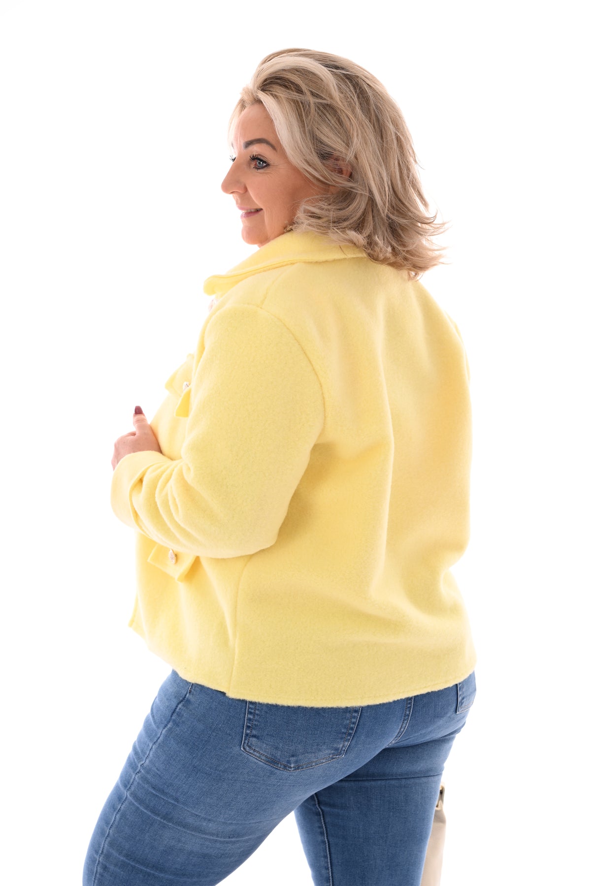 Kort jasje met knopen geel