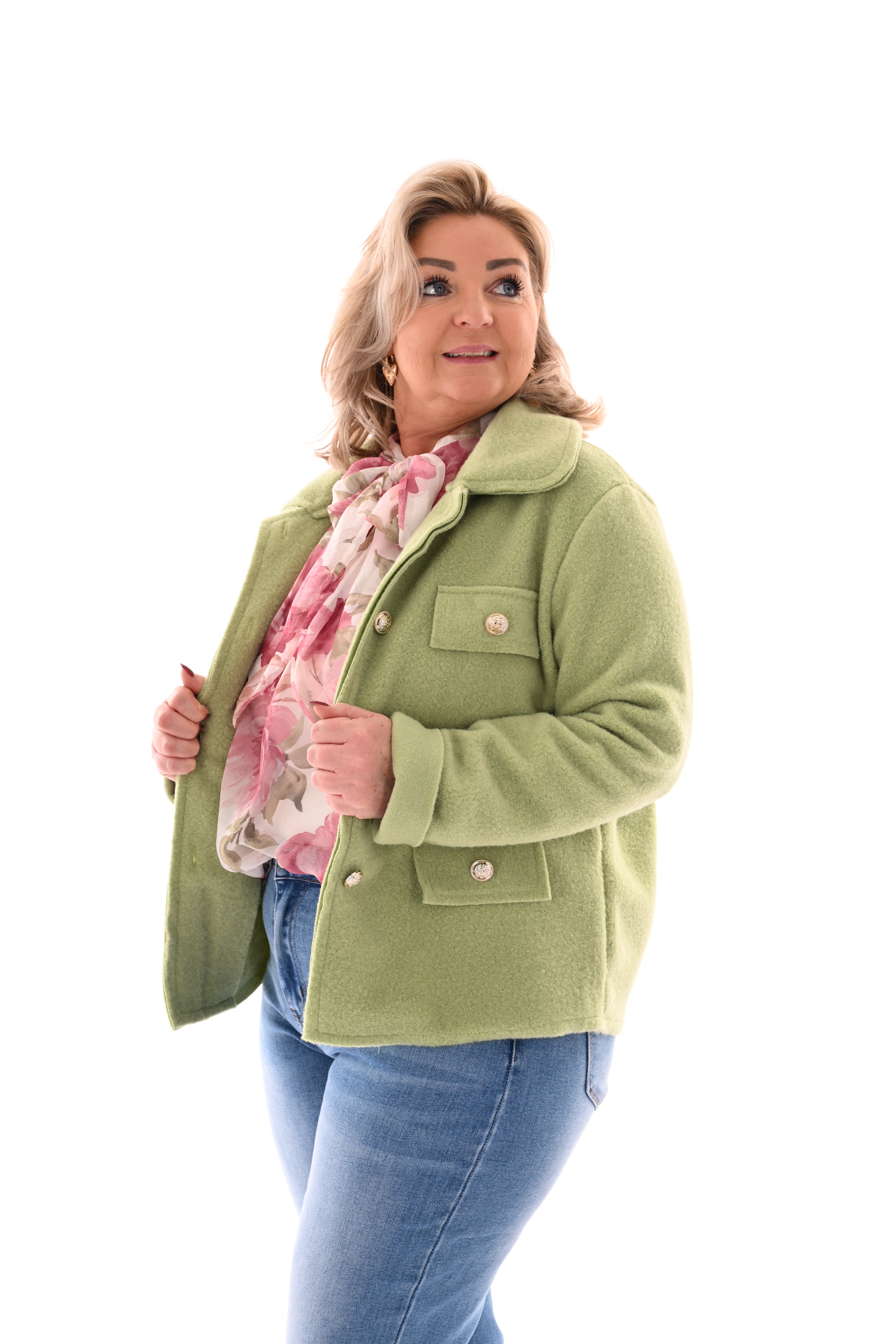 Kort jasje met knopen pistache