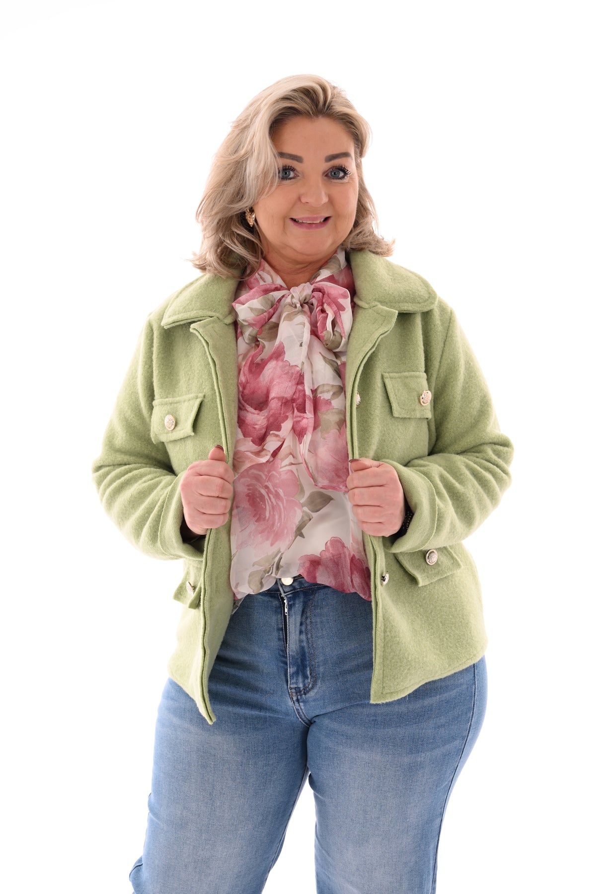 Kort jasje met knopen pistache