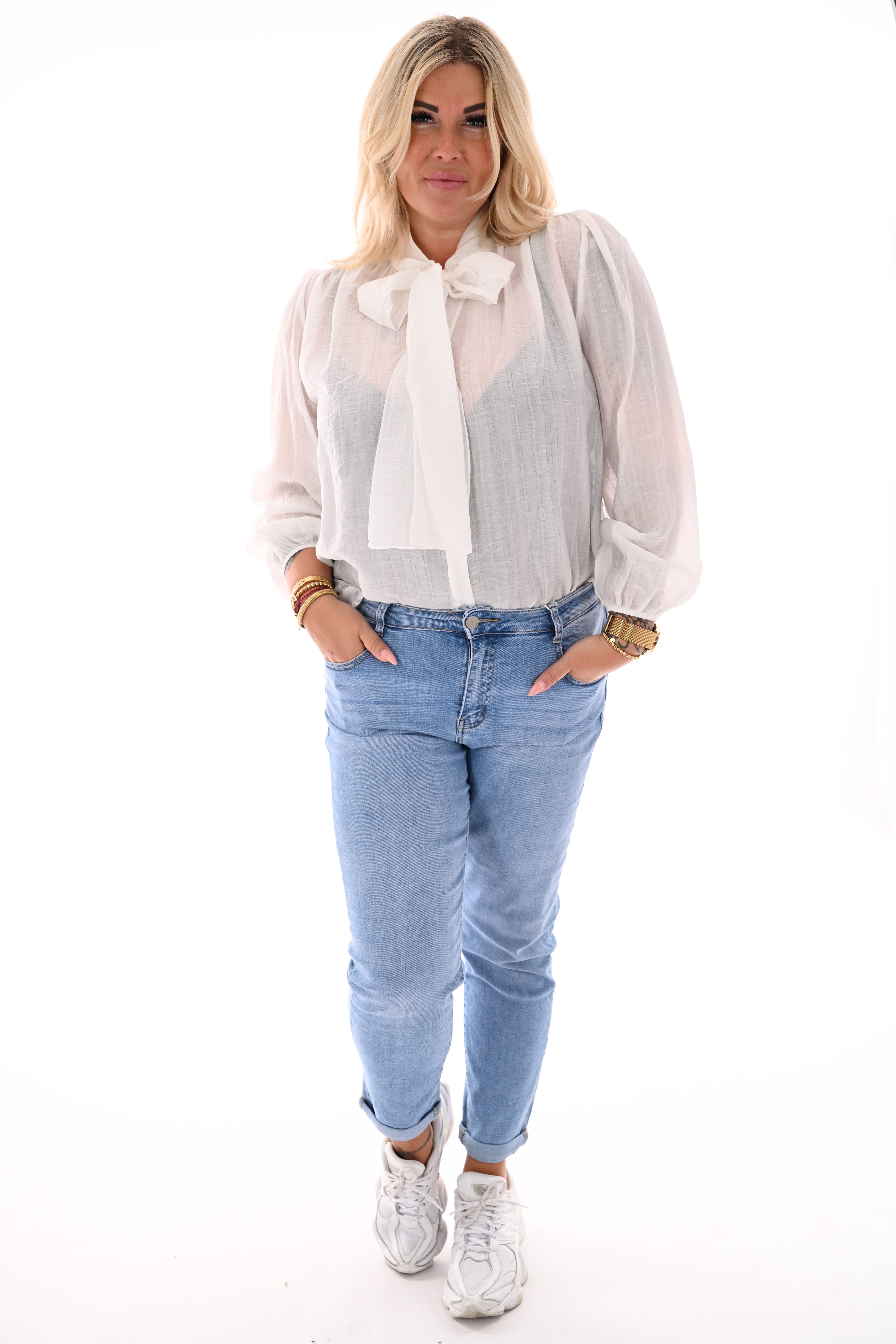 Blouse pofmouwen met strik roomwit