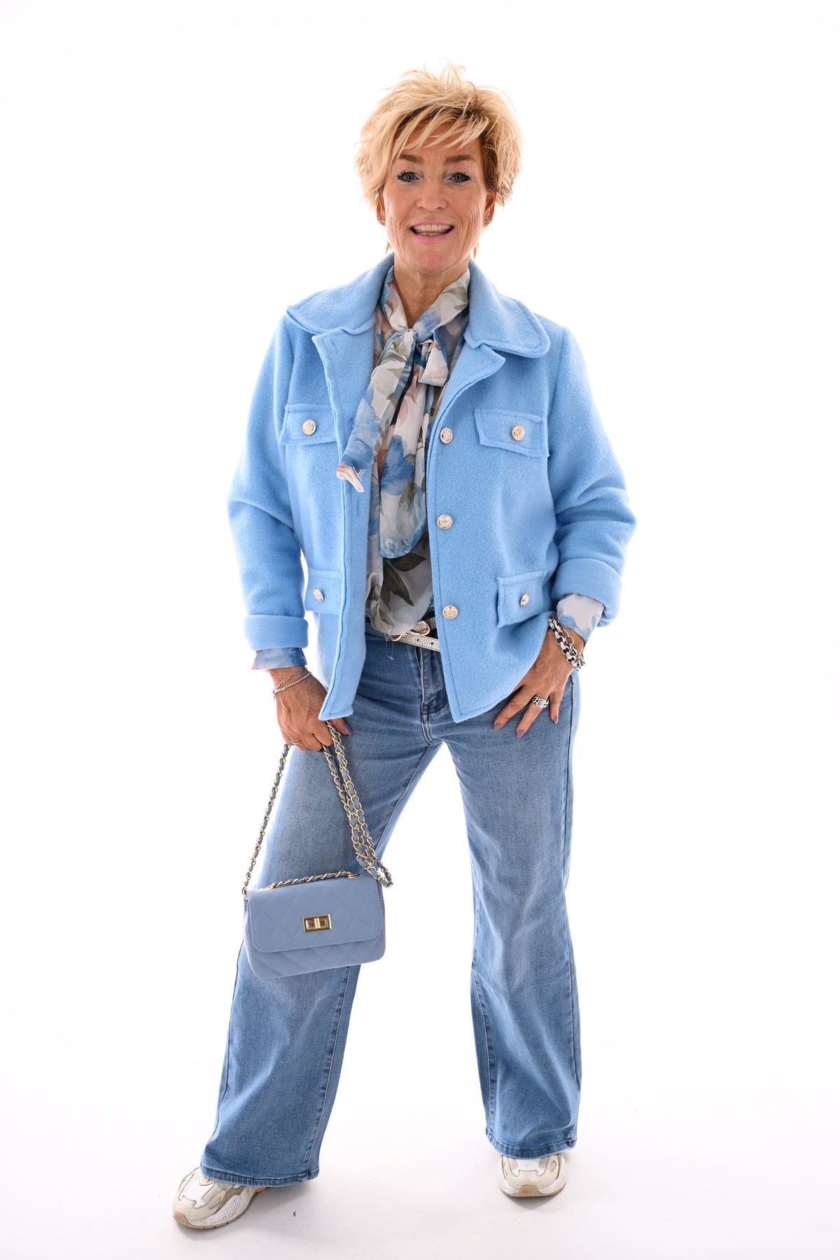 Kort jasje met knopen blauw