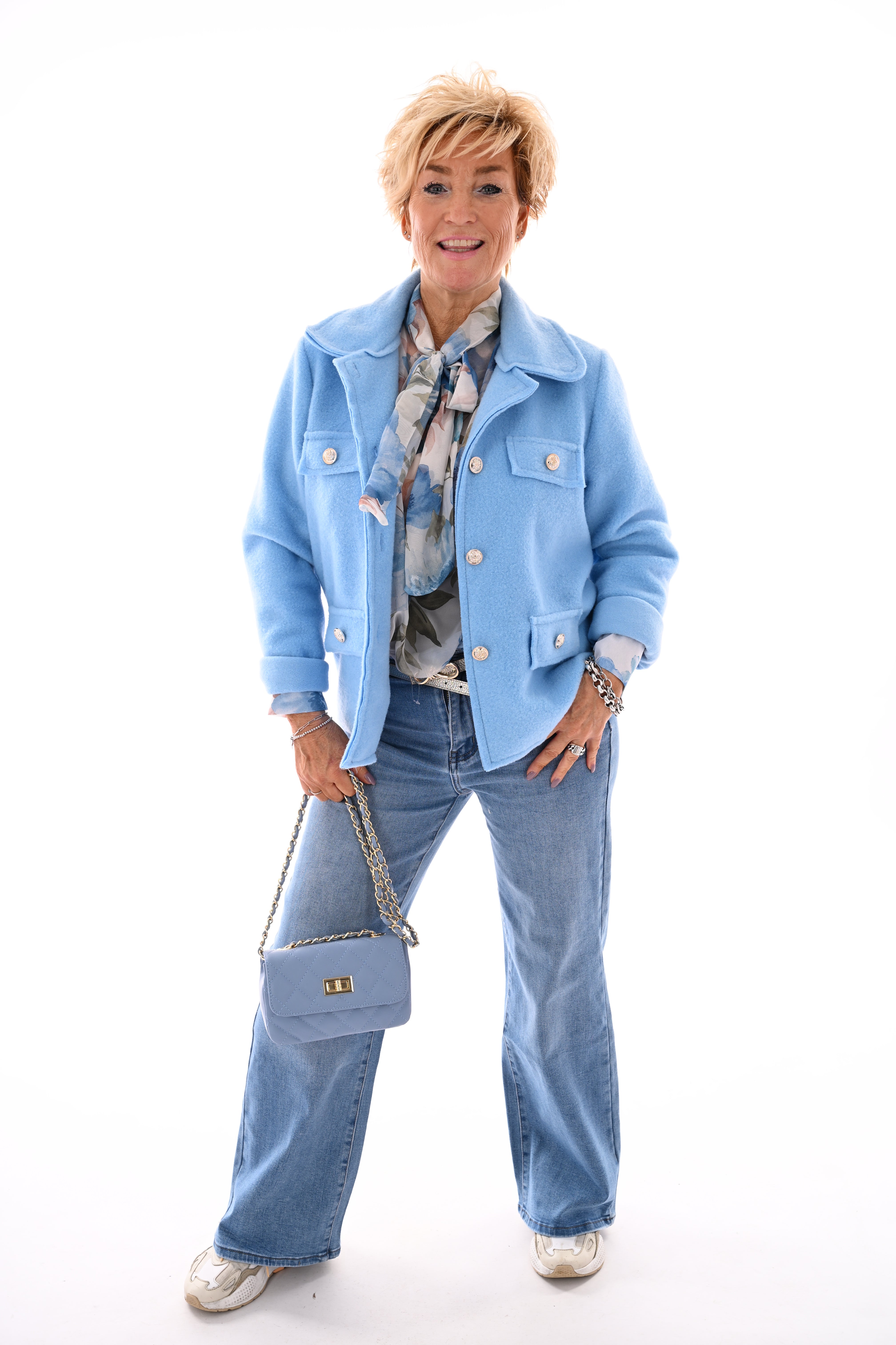 Kort jasje met knopen blauw