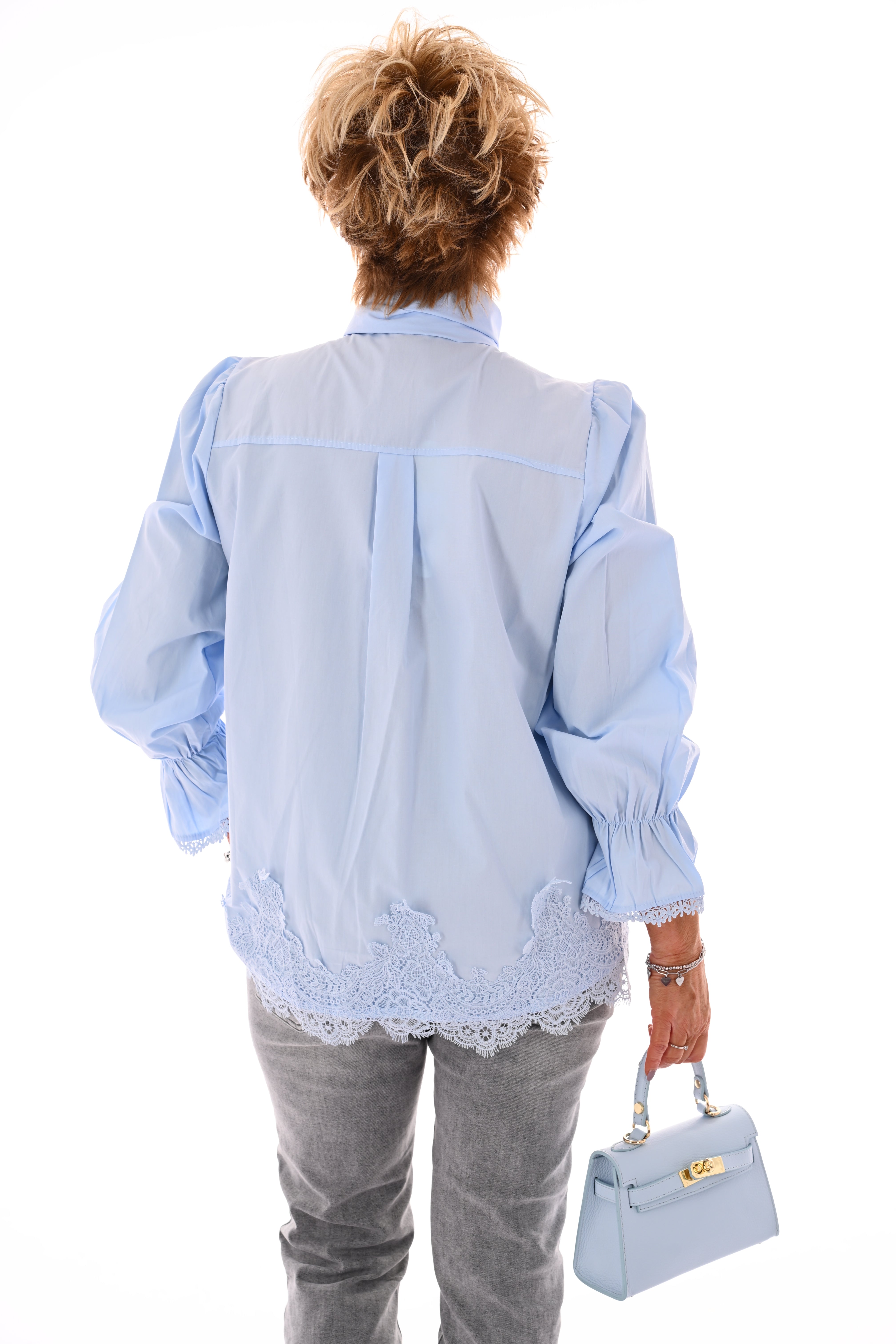 Blouse kant detail met strik lichtblauw