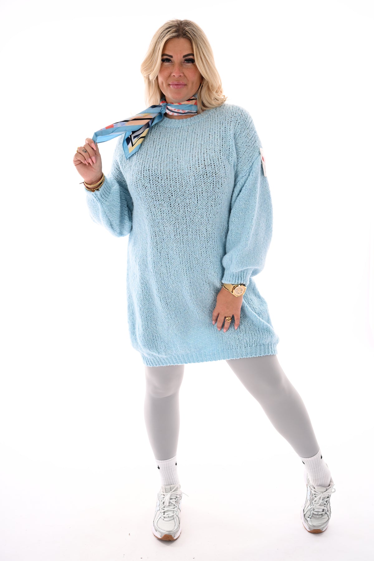 Lange gebreide trui pofmouwen lichtblauw