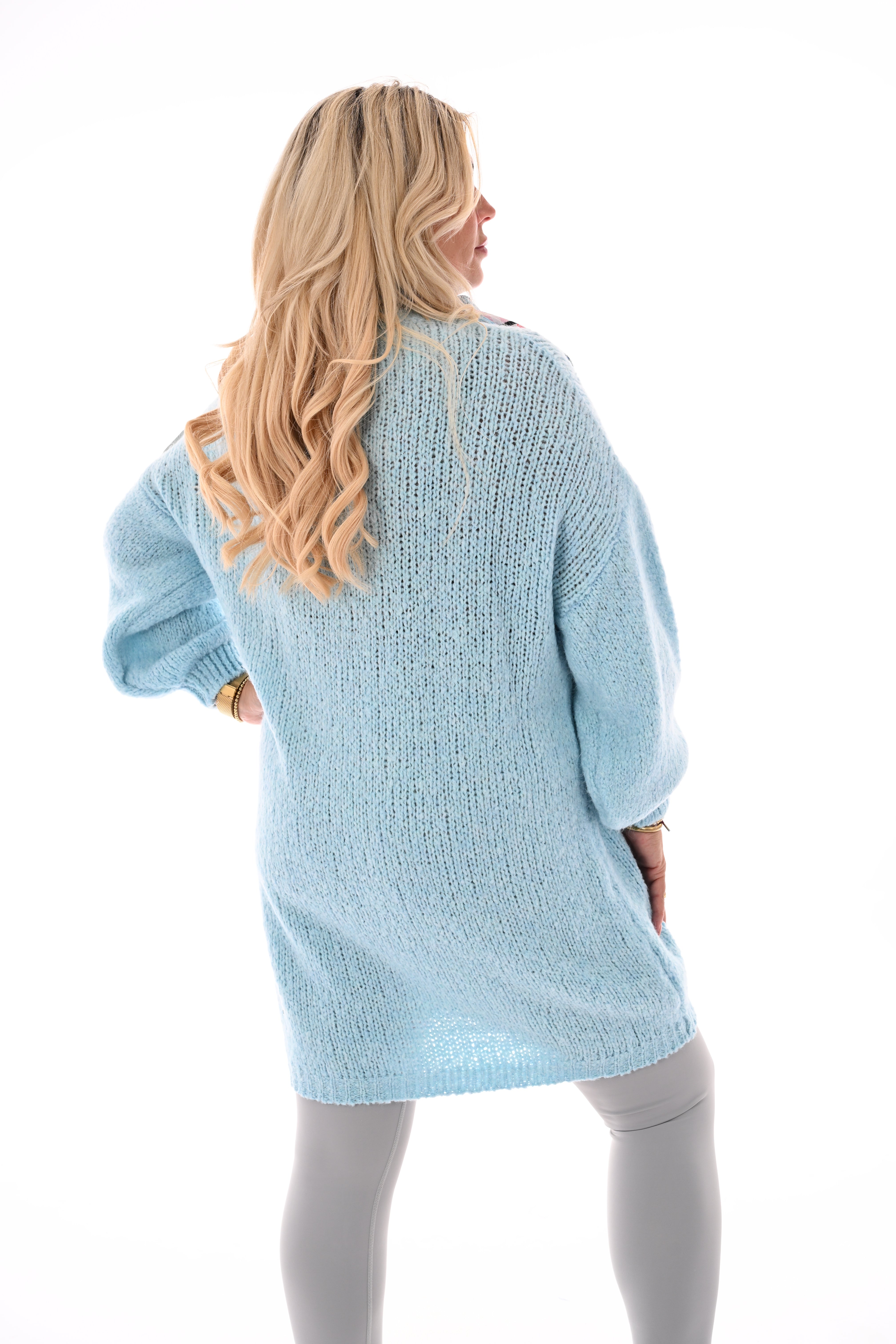 Lange gebreide trui pofmouwen lichtblauw