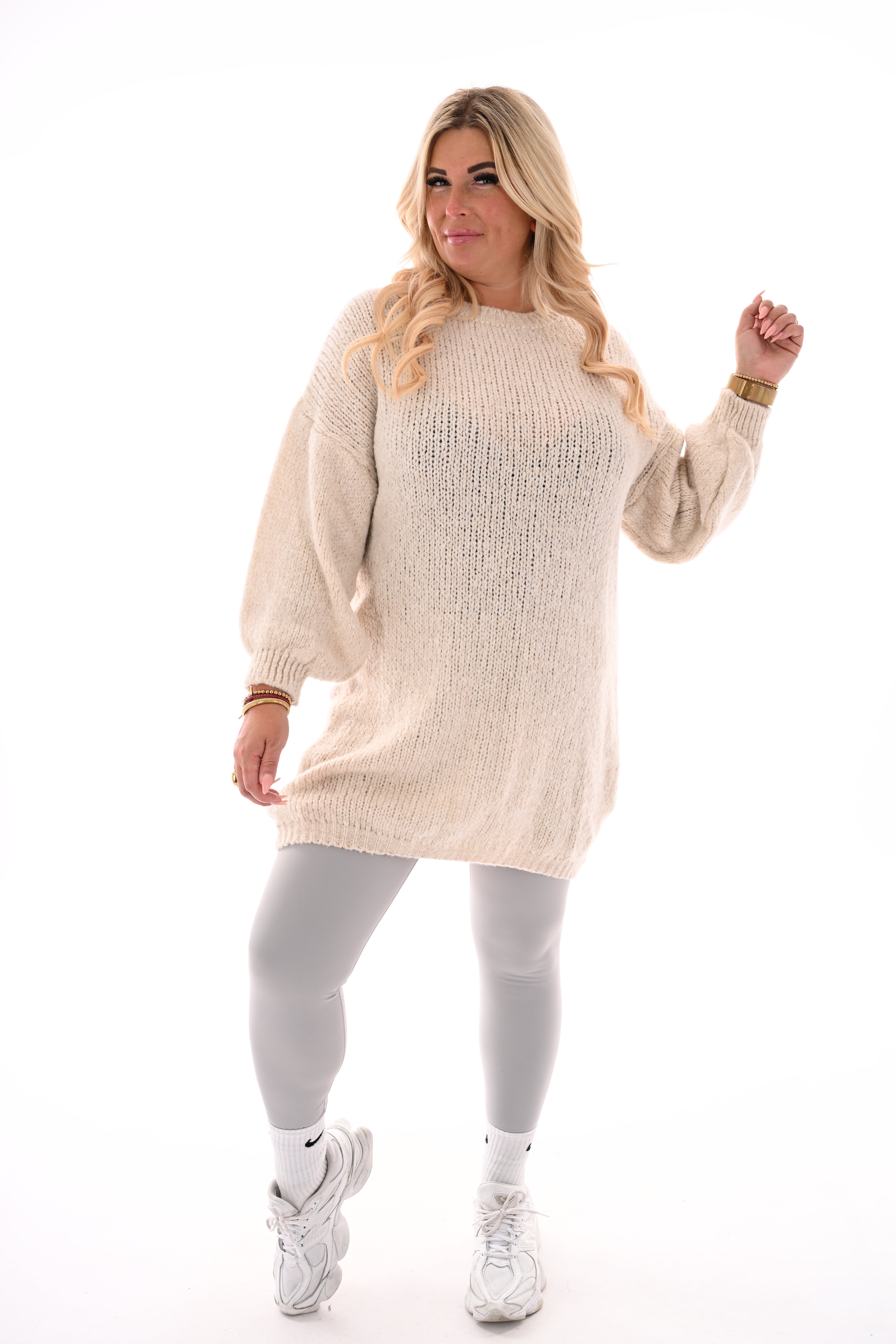 Lange gebreide trui pofmouwen beige