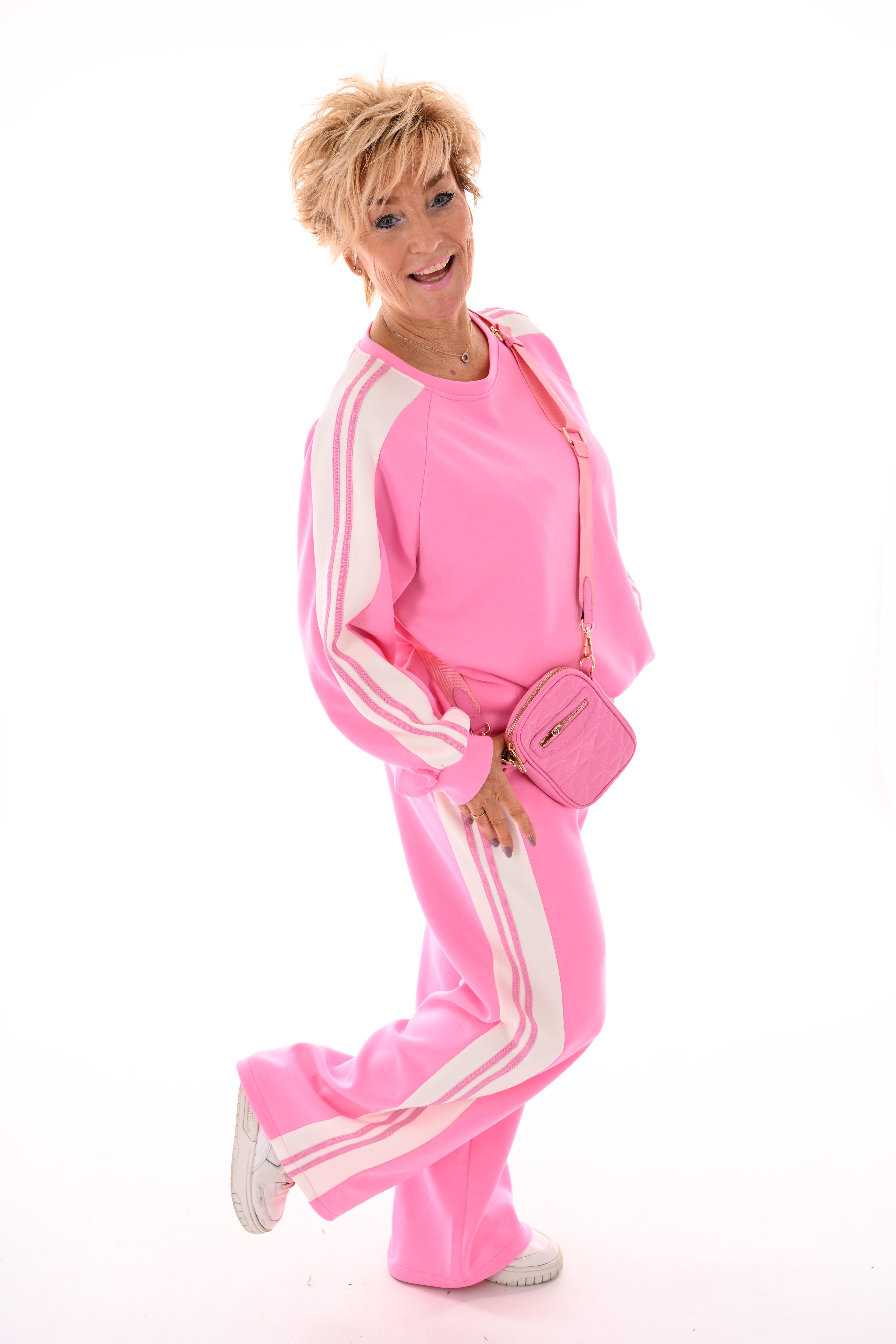 Tweedelig pak met bies roze