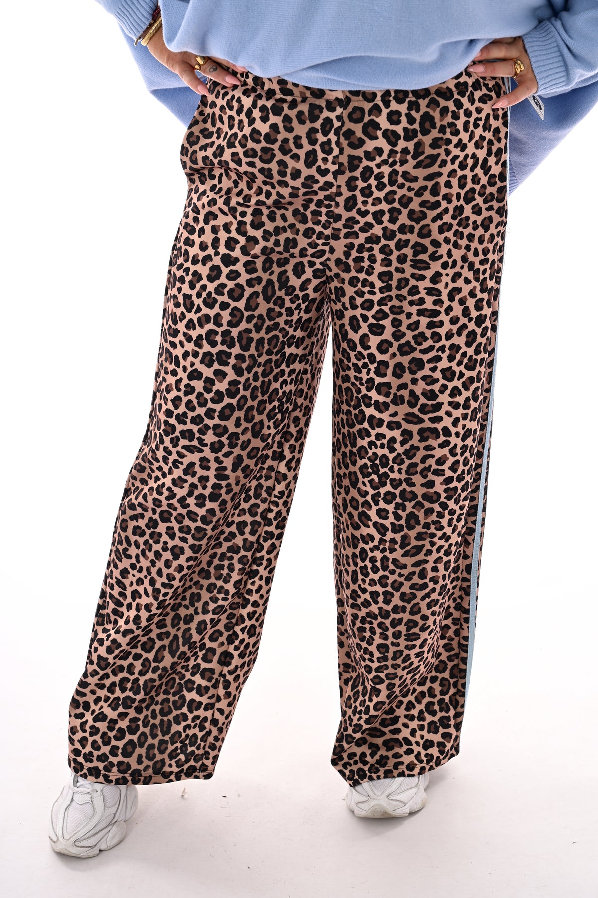 Wijde broek panterprint camel/lichtblauw