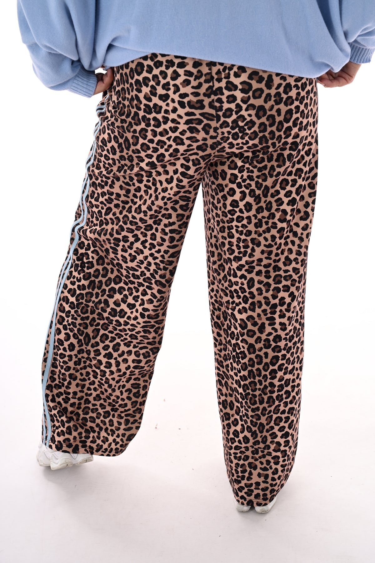 Wijde broek panterprint camel/lichtblauw