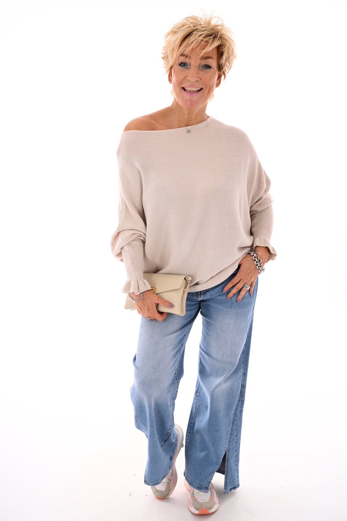 Vleermuis trui roezelmouwen beige