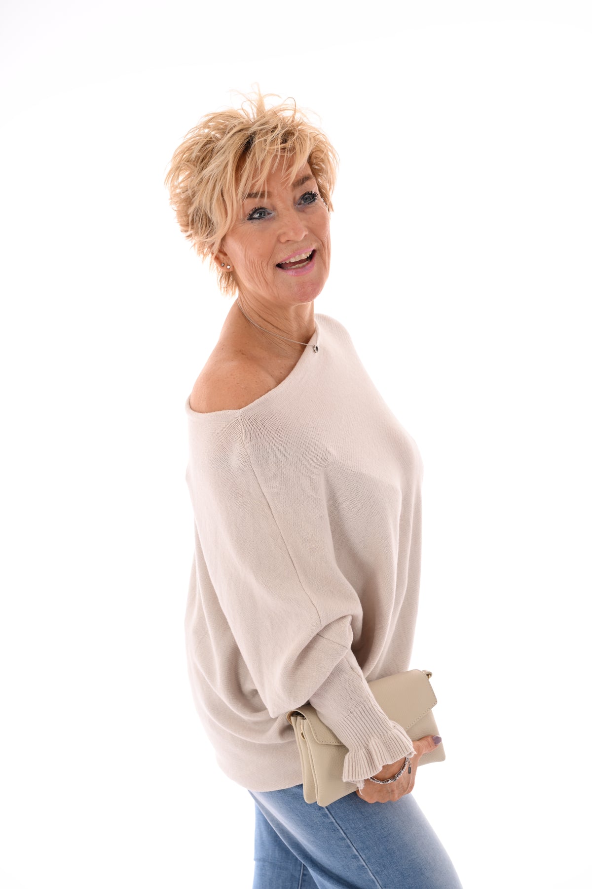 Vleermuis trui roezelmouwen beige