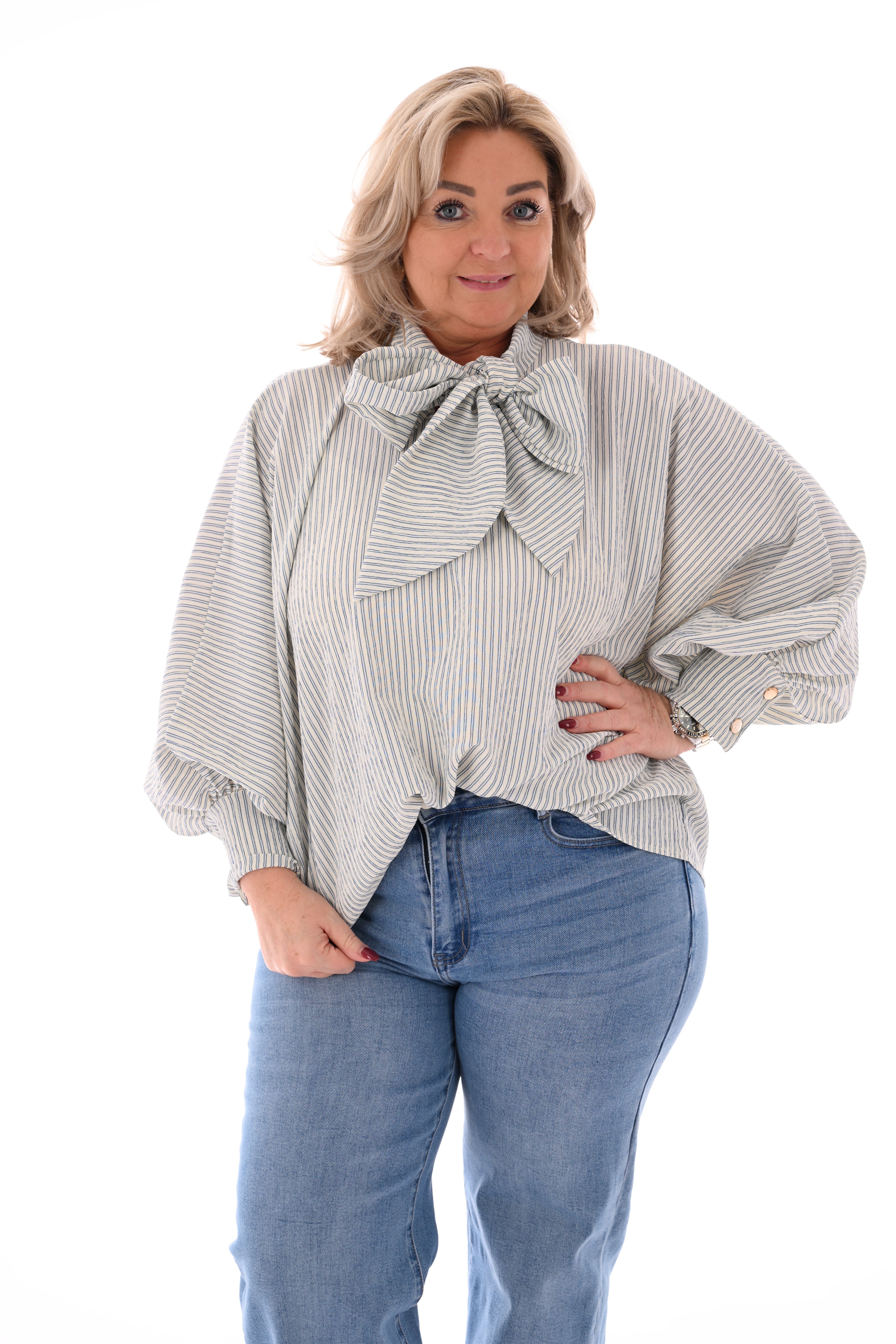 Blouse vleermuis met streepjes en strik creme/jeansblauw