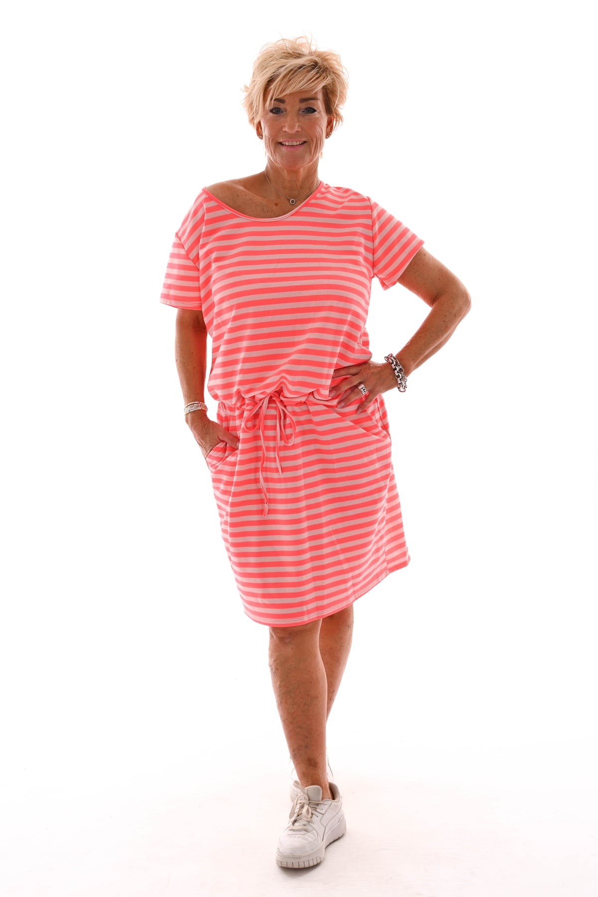 Sweaterdress gestreept met strik en zakken felroze/roze